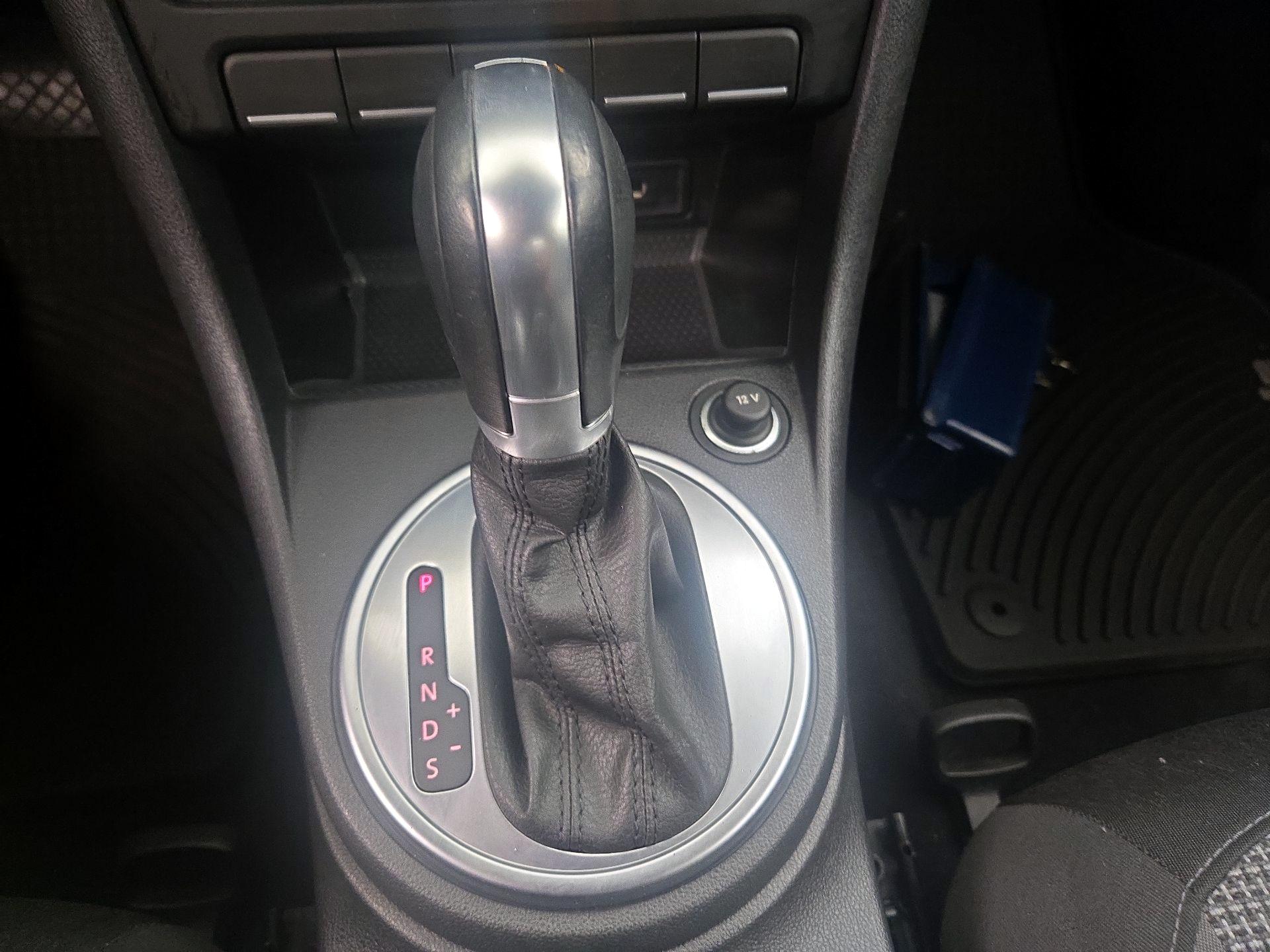 Thumbnail: 2019 Volkswagen Beetle - 16