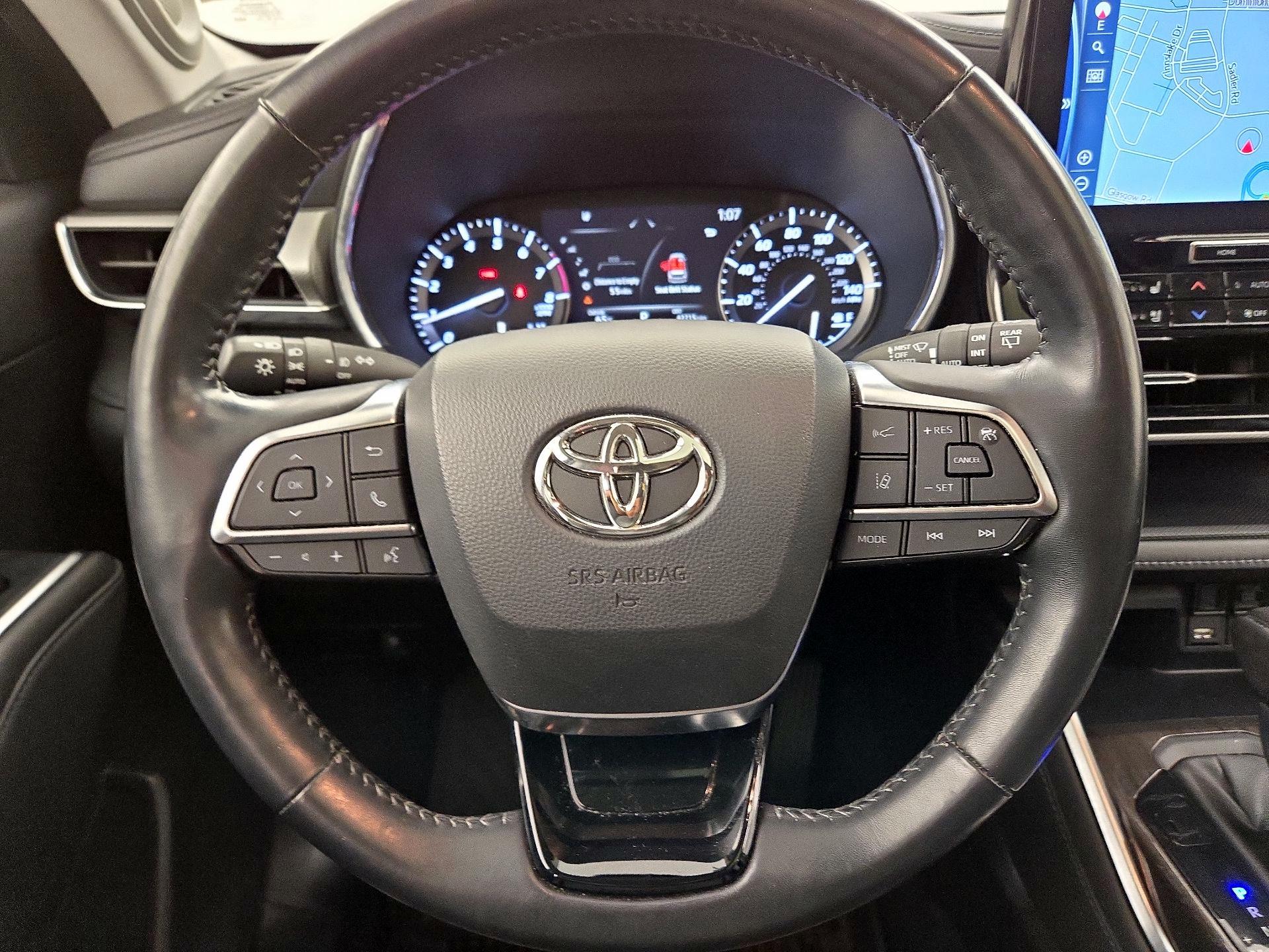 Thumbnail: 2021 Toyota Highlander - 10