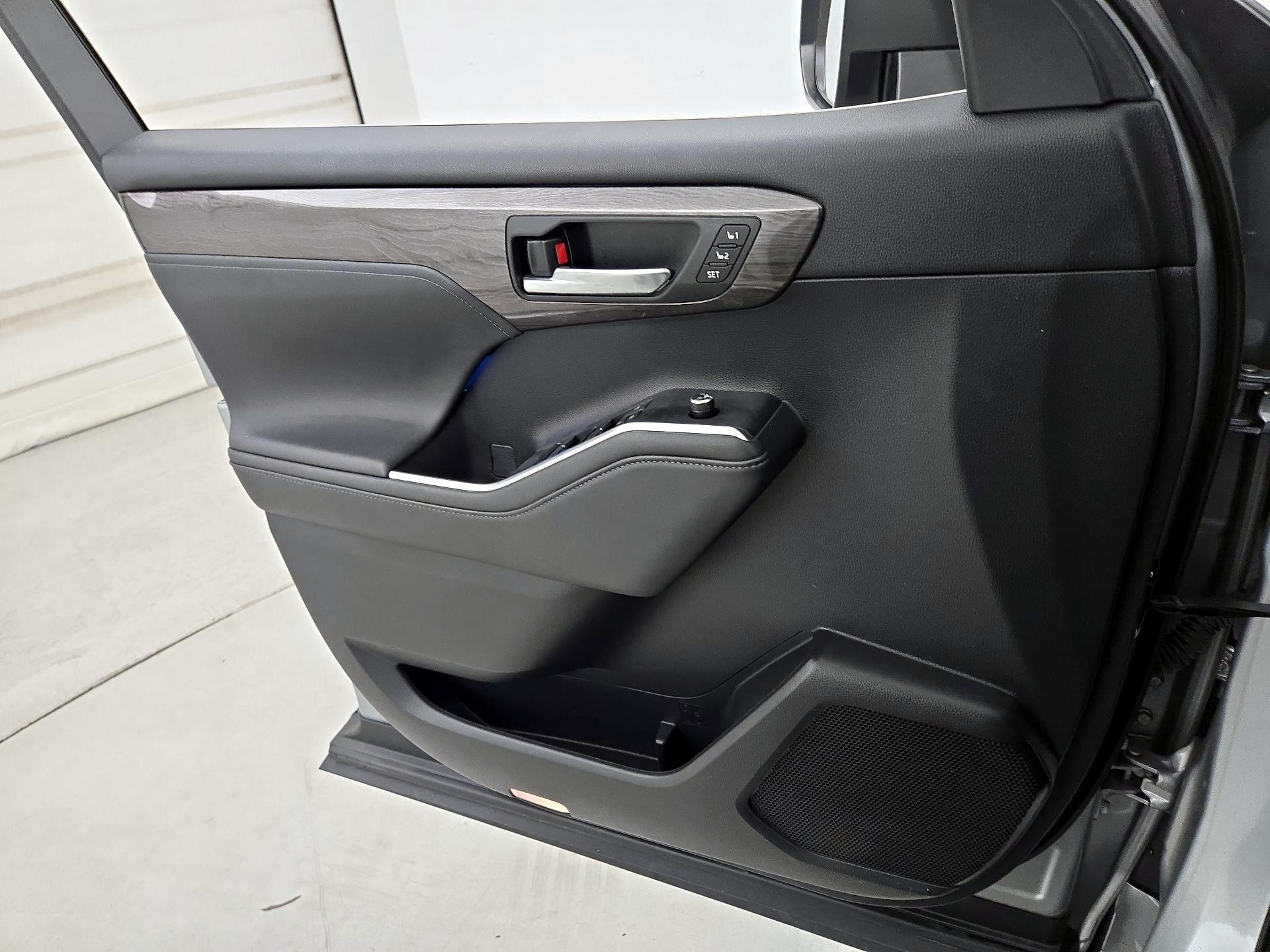 Thumbnail: 2021 Toyota Highlander - 12