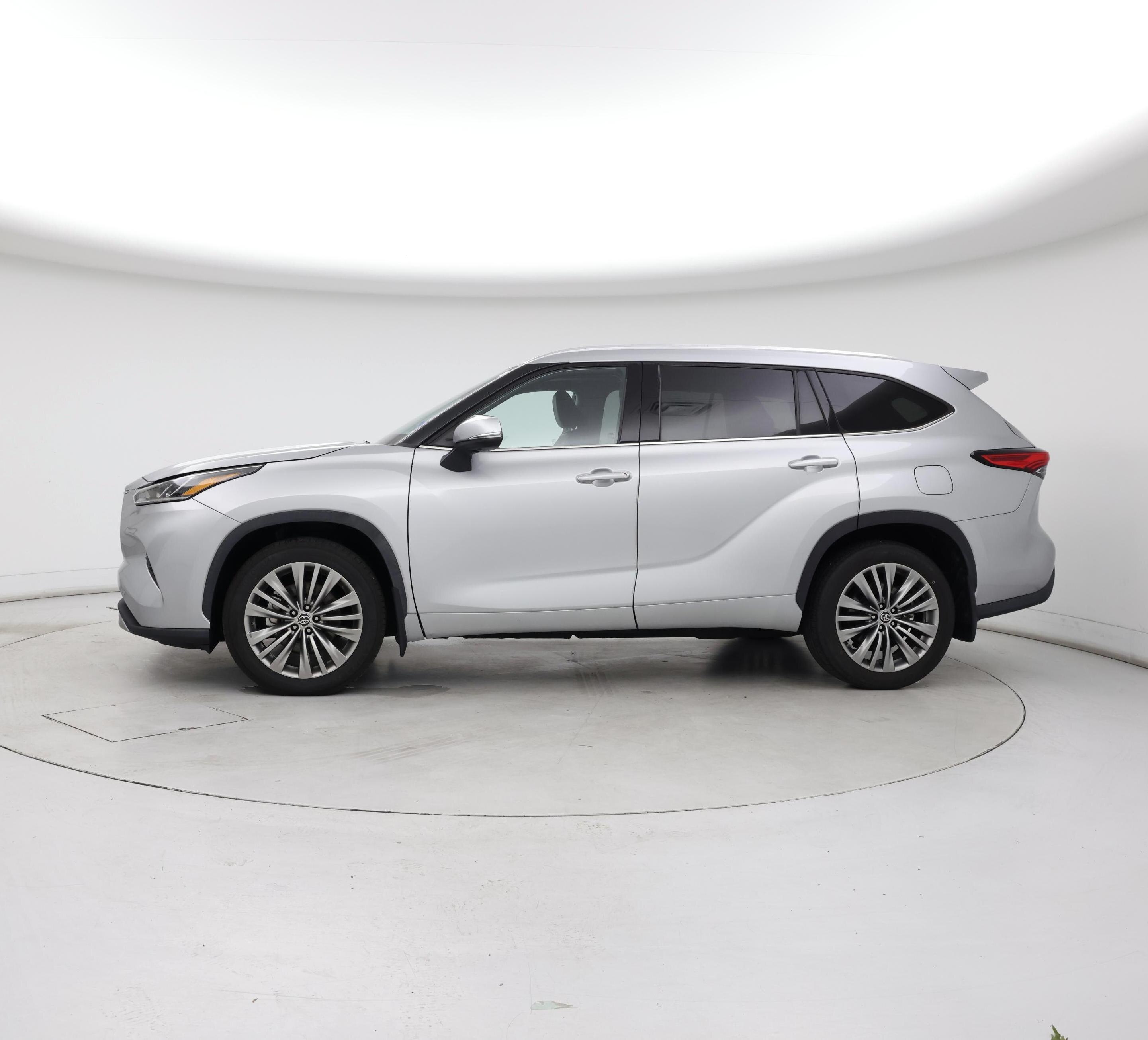 Thumbnail: 2021 Toyota Highlander - 3