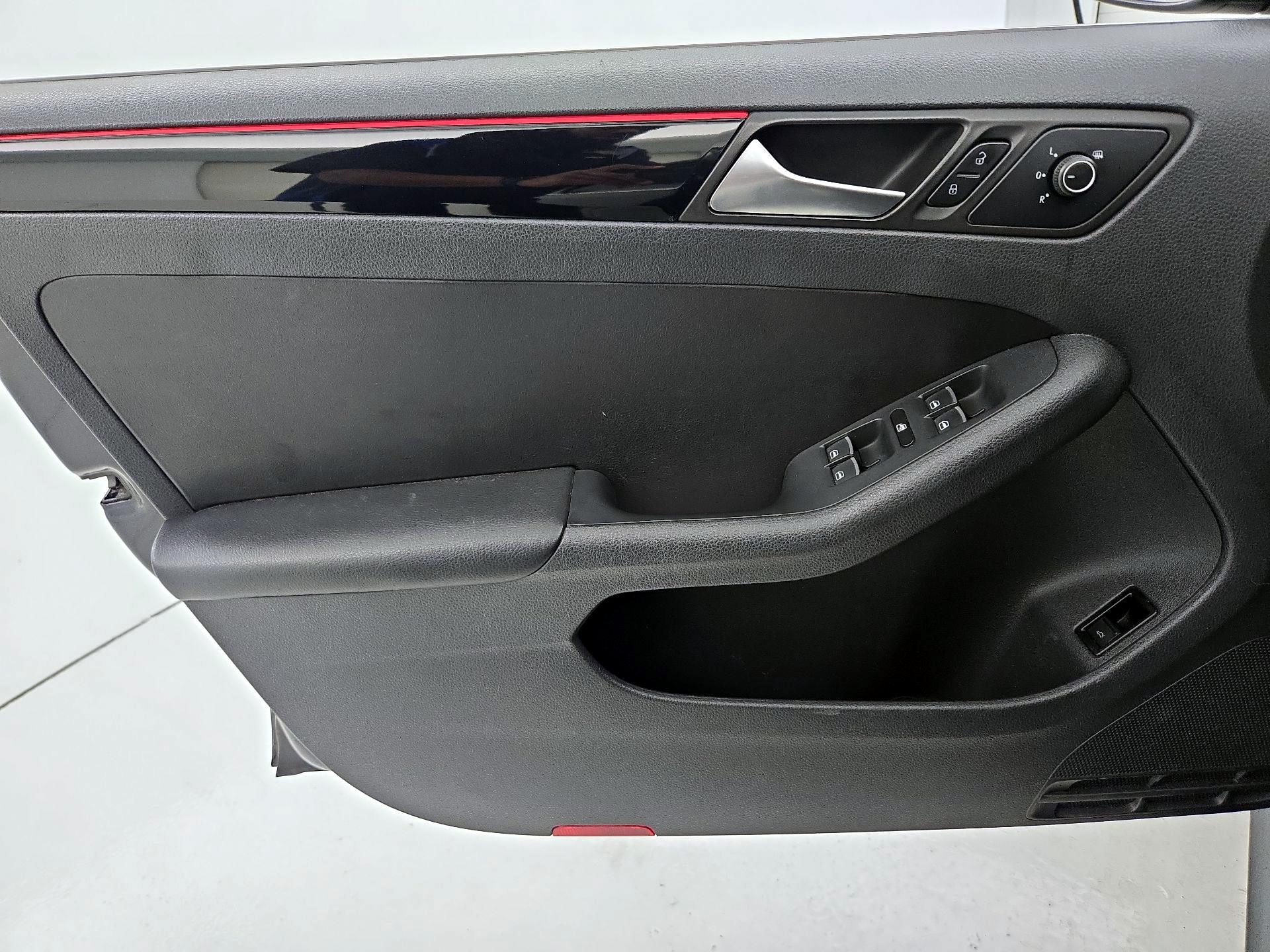 Thumbnail: 2016 Volkswagen Jetta - 12