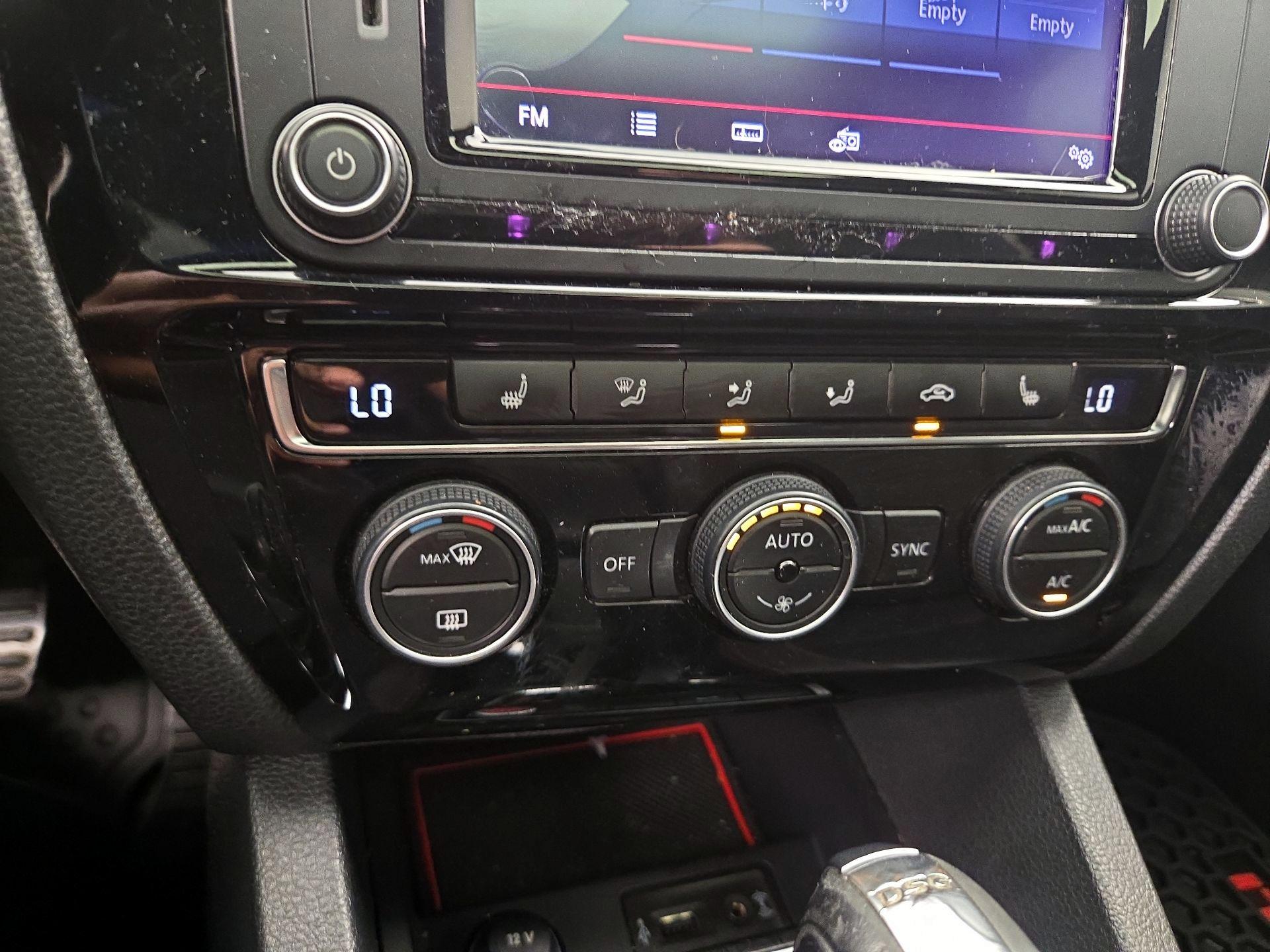 Thumbnail: 2016 Volkswagen Jetta - 16