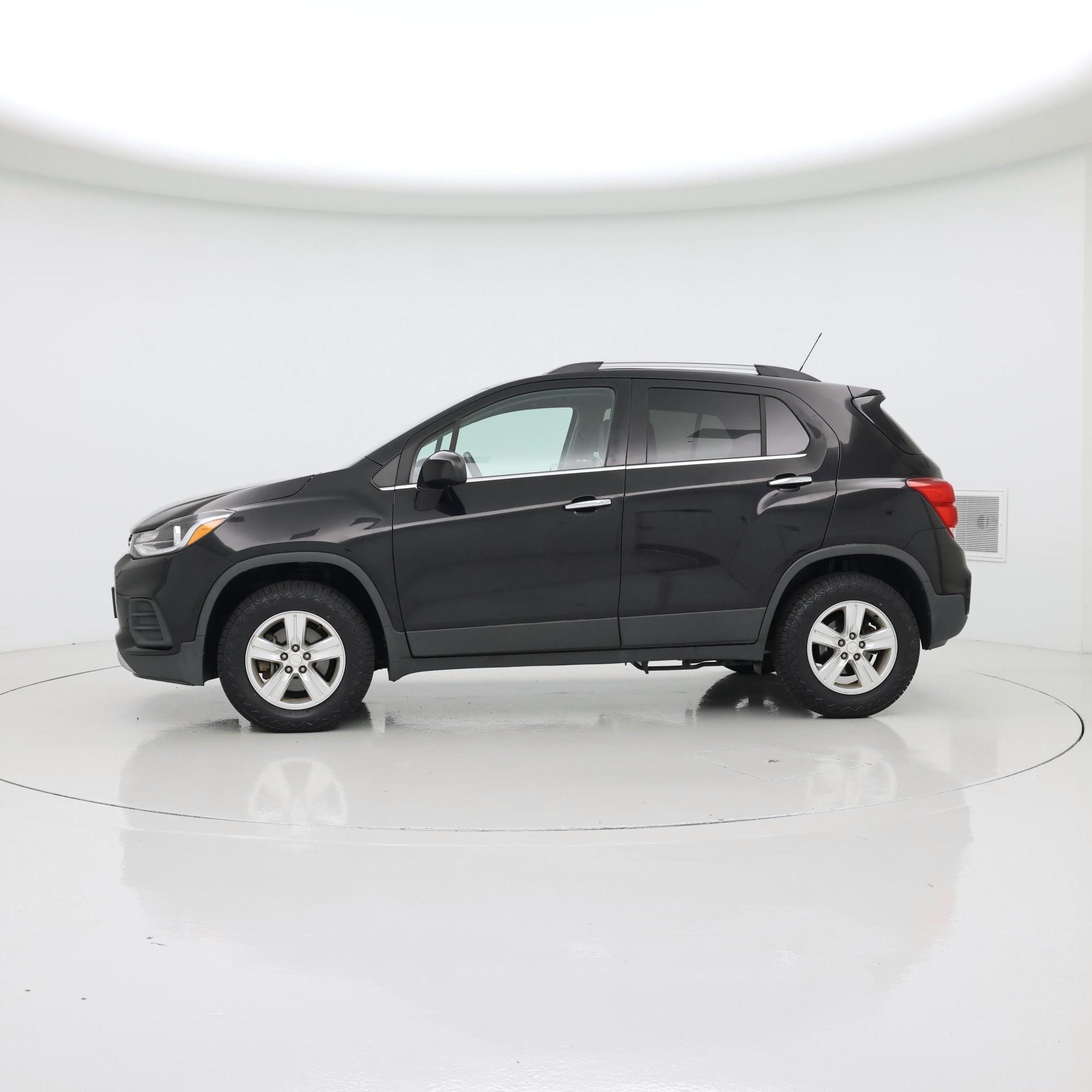 Thumbnail: 2017 Chevrolet Trax - 3