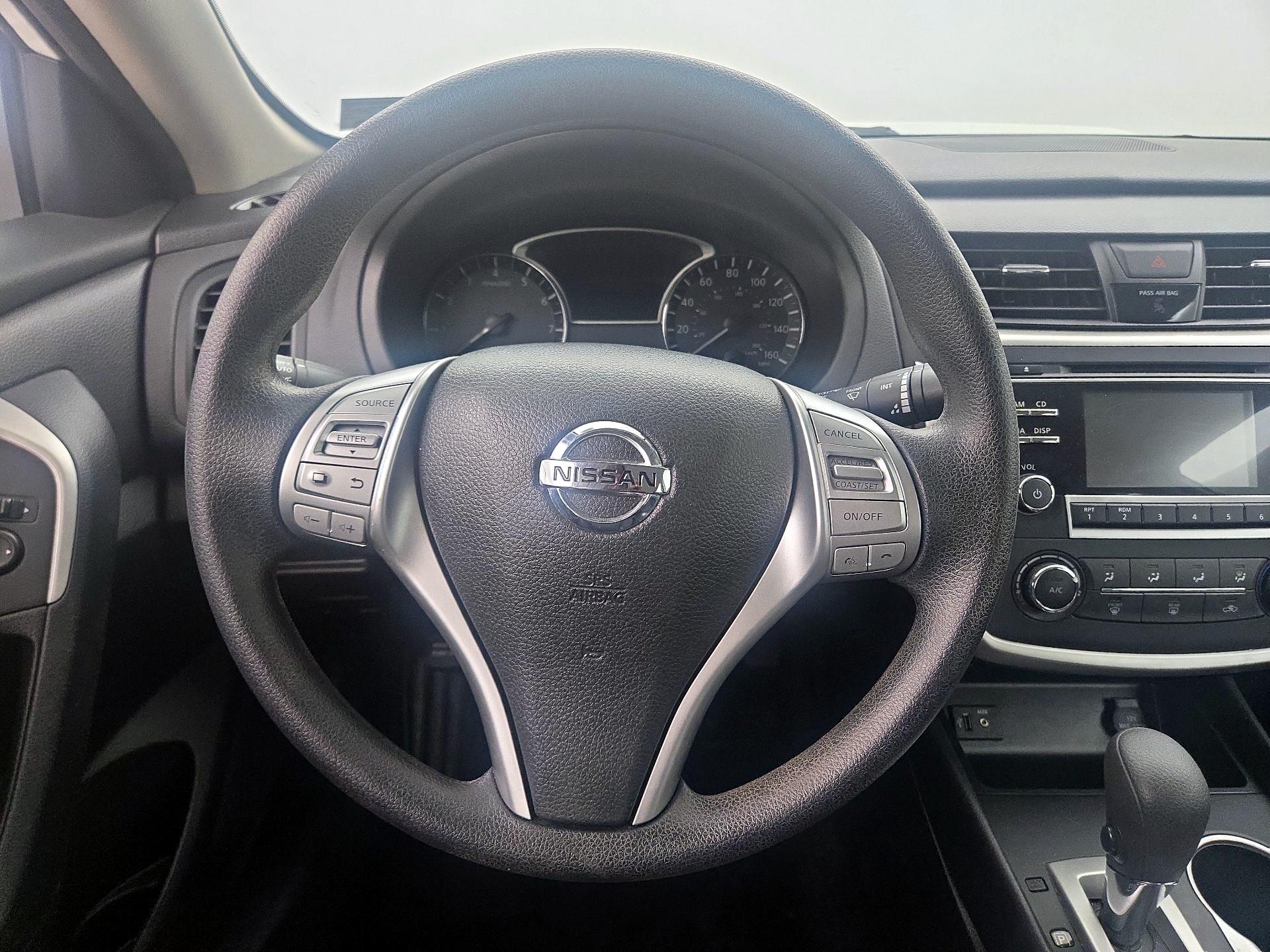Thumbnail: 2016 Nissan Altima - 10
