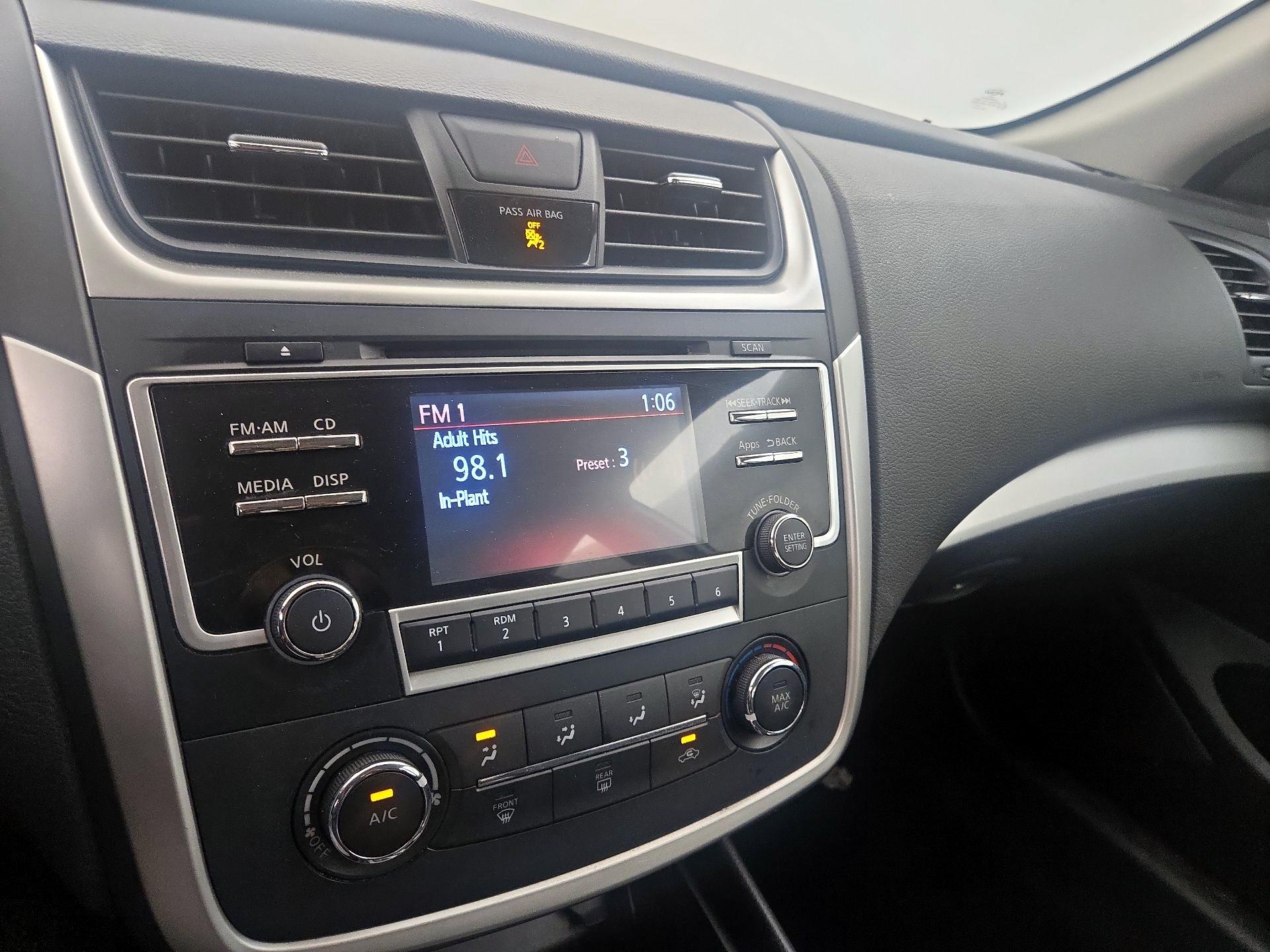 Thumbnail: 2016 Nissan Altima - 15