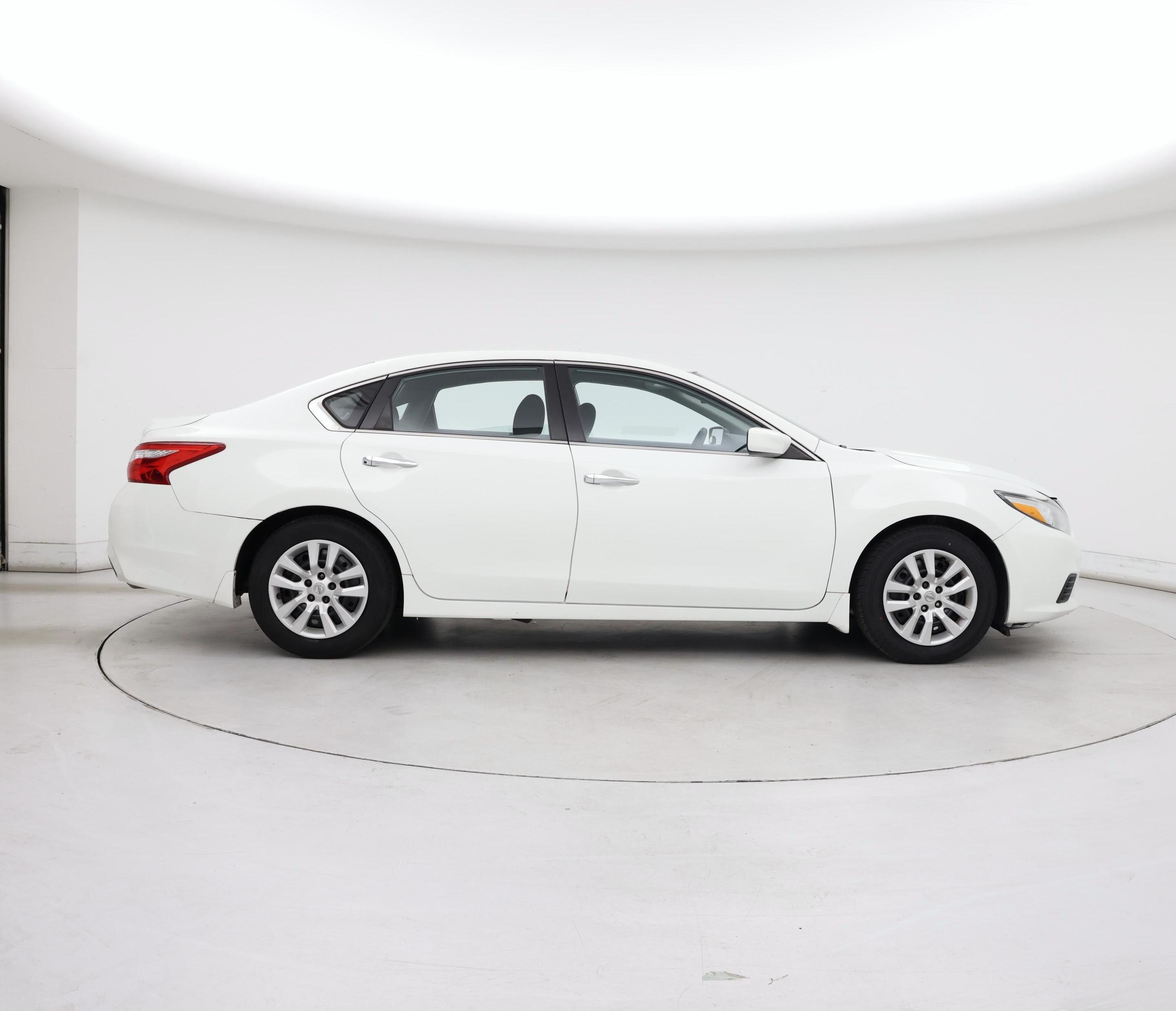 Thumbnail: 2016 Nissan Altima - 7