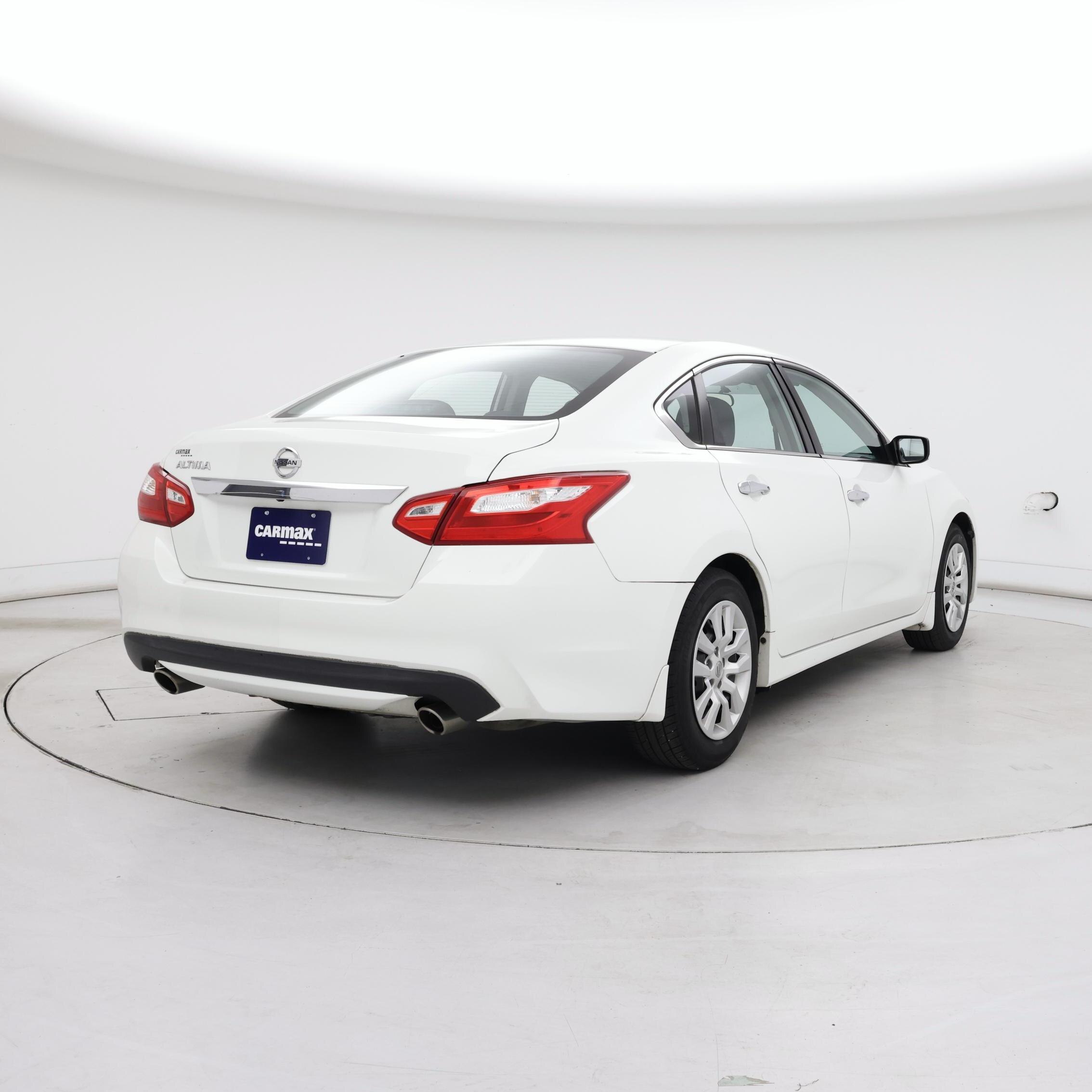 Thumbnail: 2016 Nissan Altima - 8
