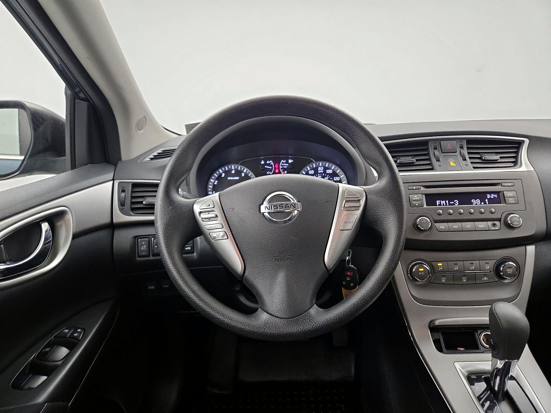 Thumbnail: 2014 Nissan Sentra - 10