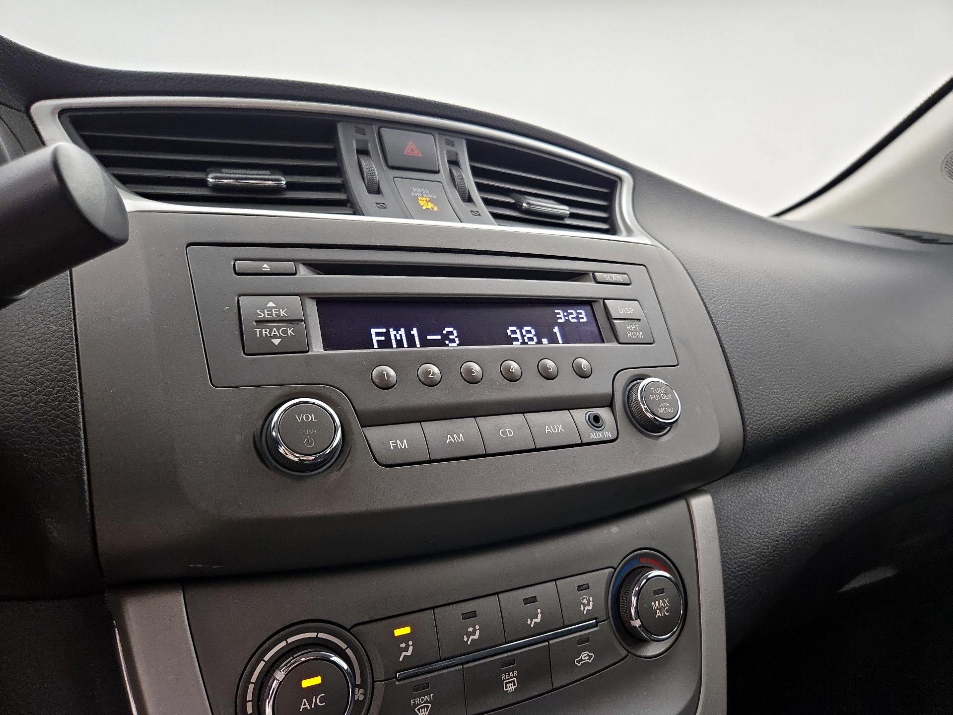 Thumbnail: 2014 Nissan Sentra - 14