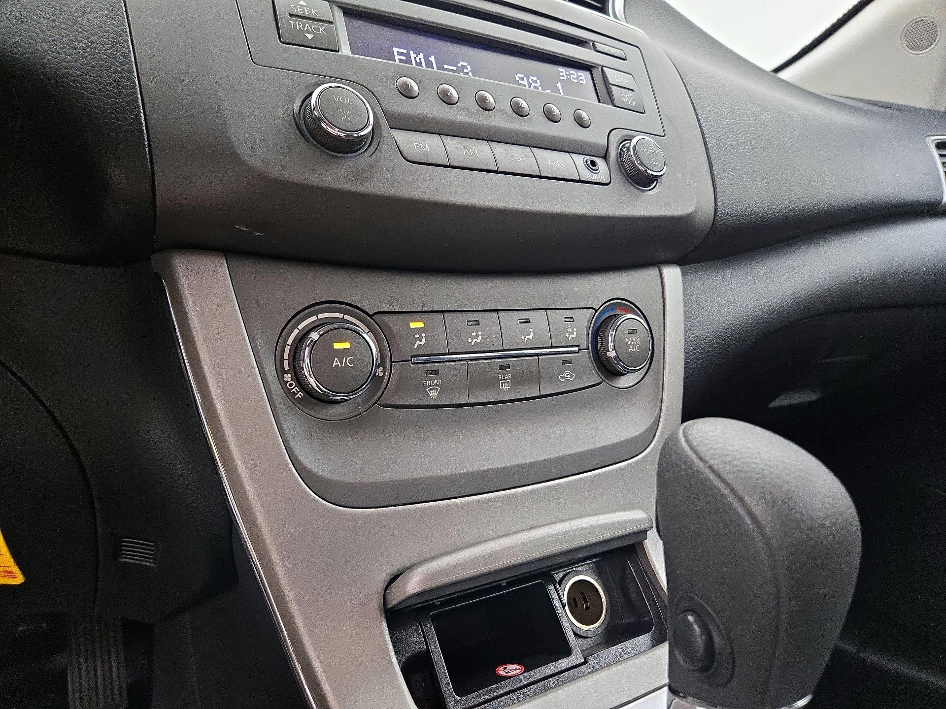 Thumbnail: 2014 Nissan Sentra - 15