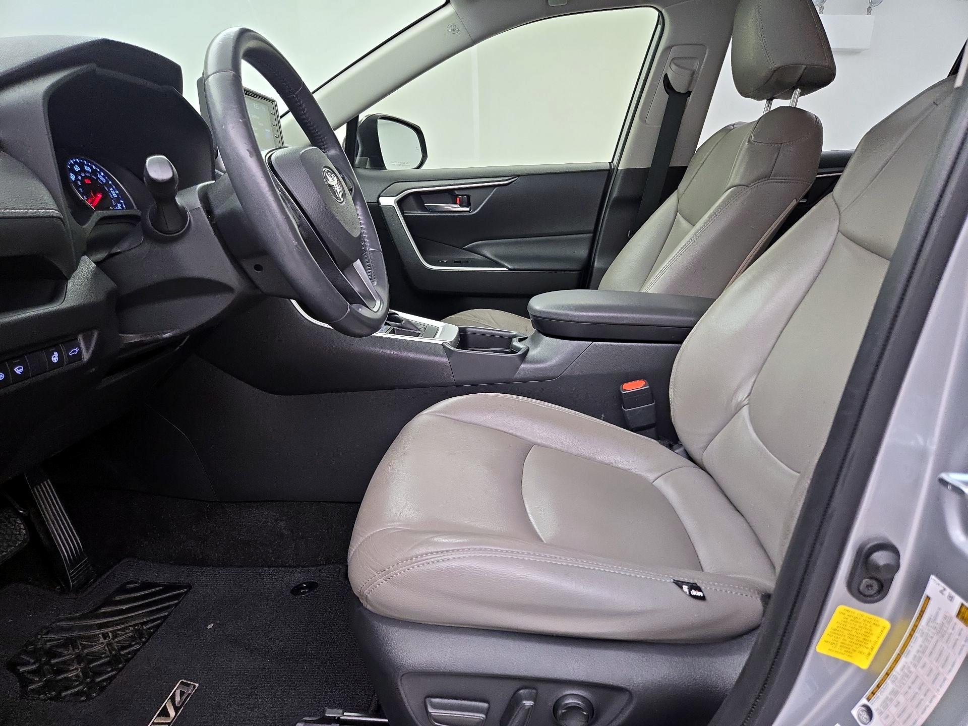 Thumbnail: 2020 Toyota RAV4 - 11