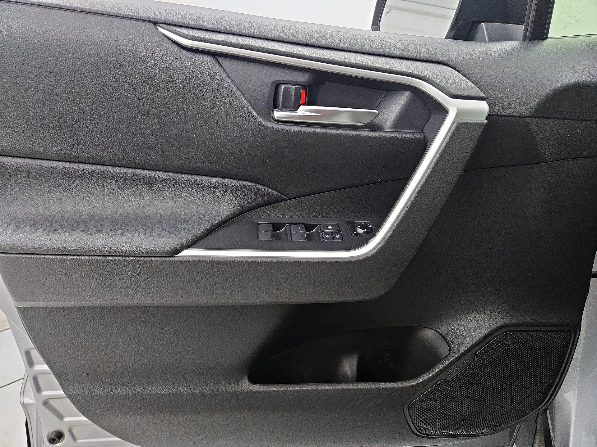 Thumbnail: 2020 Toyota RAV4 - 12