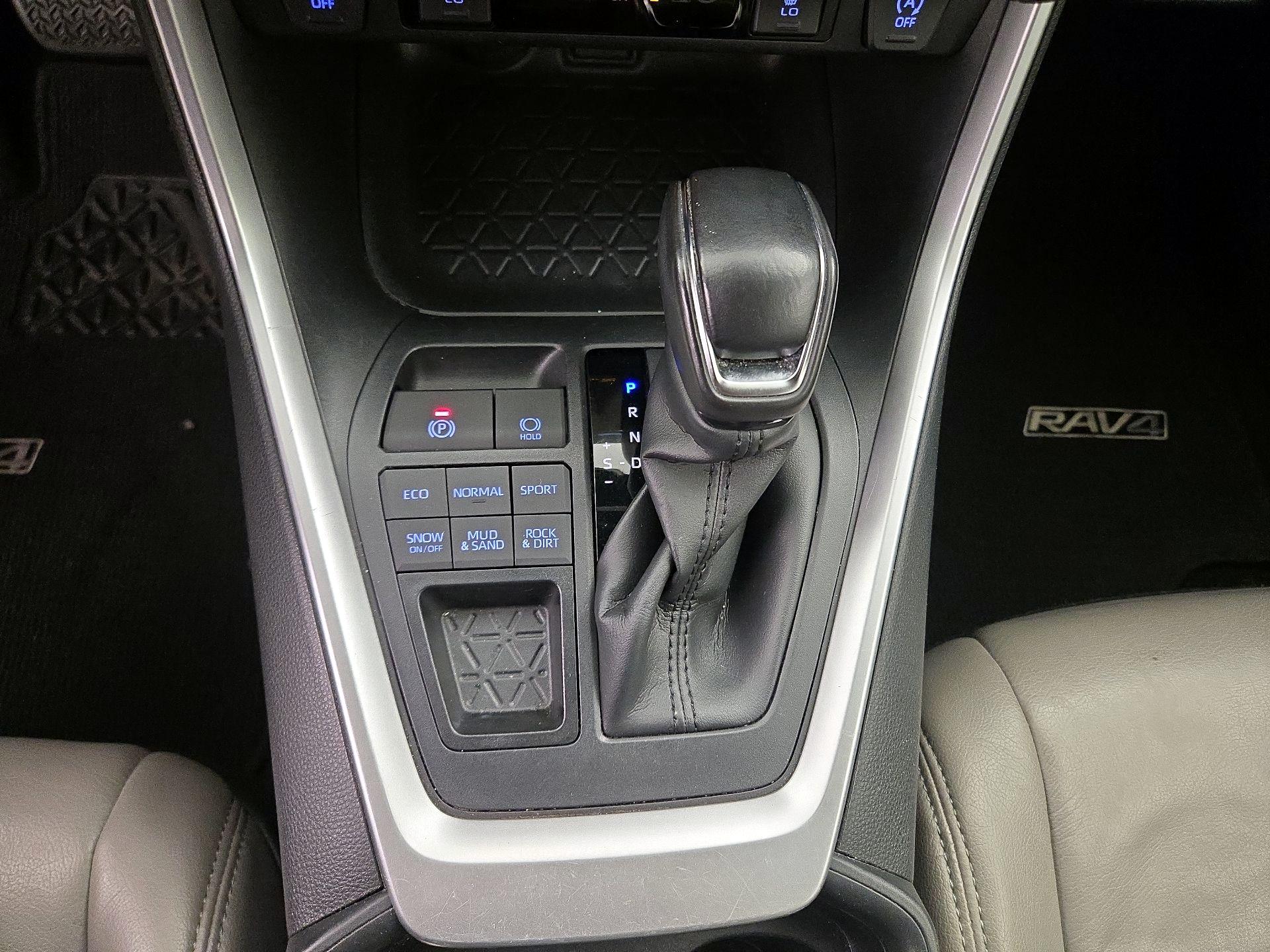 Thumbnail: 2020 Toyota RAV4 - 17