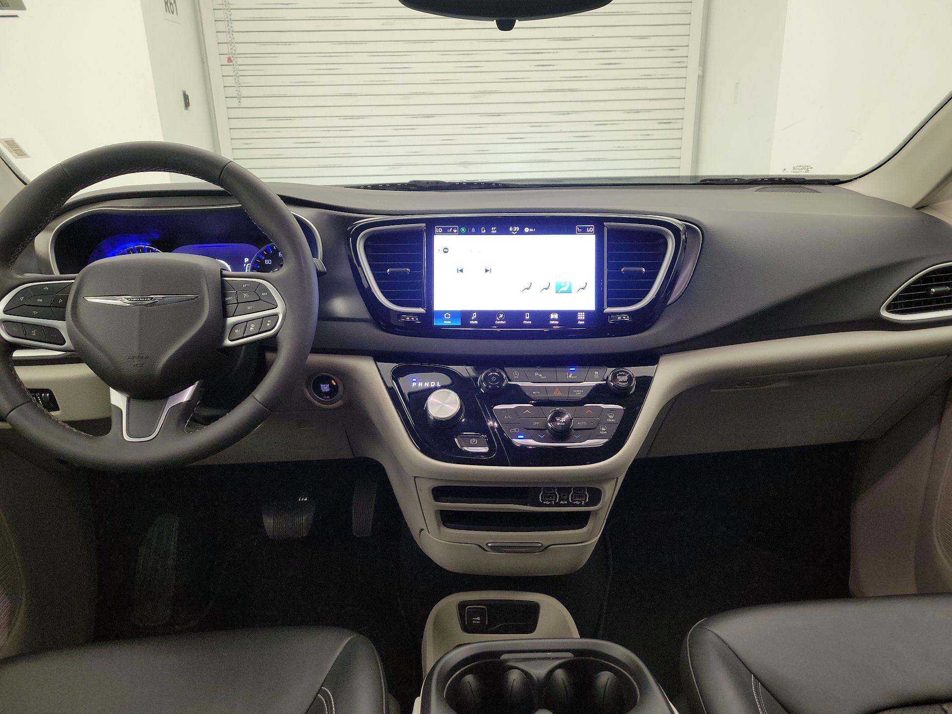 Thumbnail: 2024 Chrysler Pacifica - 9