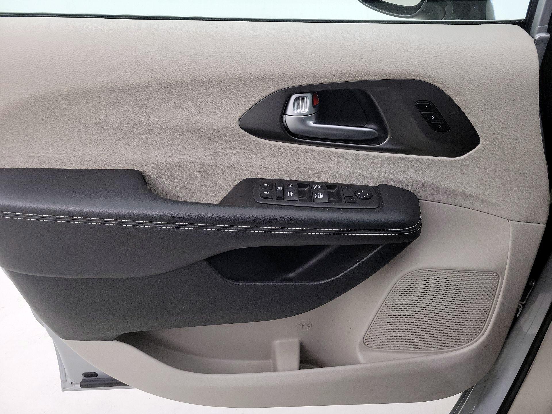 Thumbnail: 2024 Chrysler Pacifica - 12