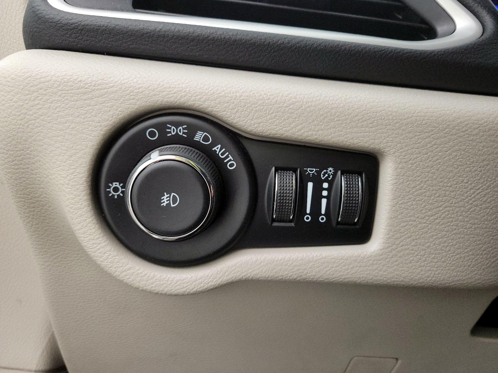 Thumbnail: 2024 Chrysler Pacifica - 13