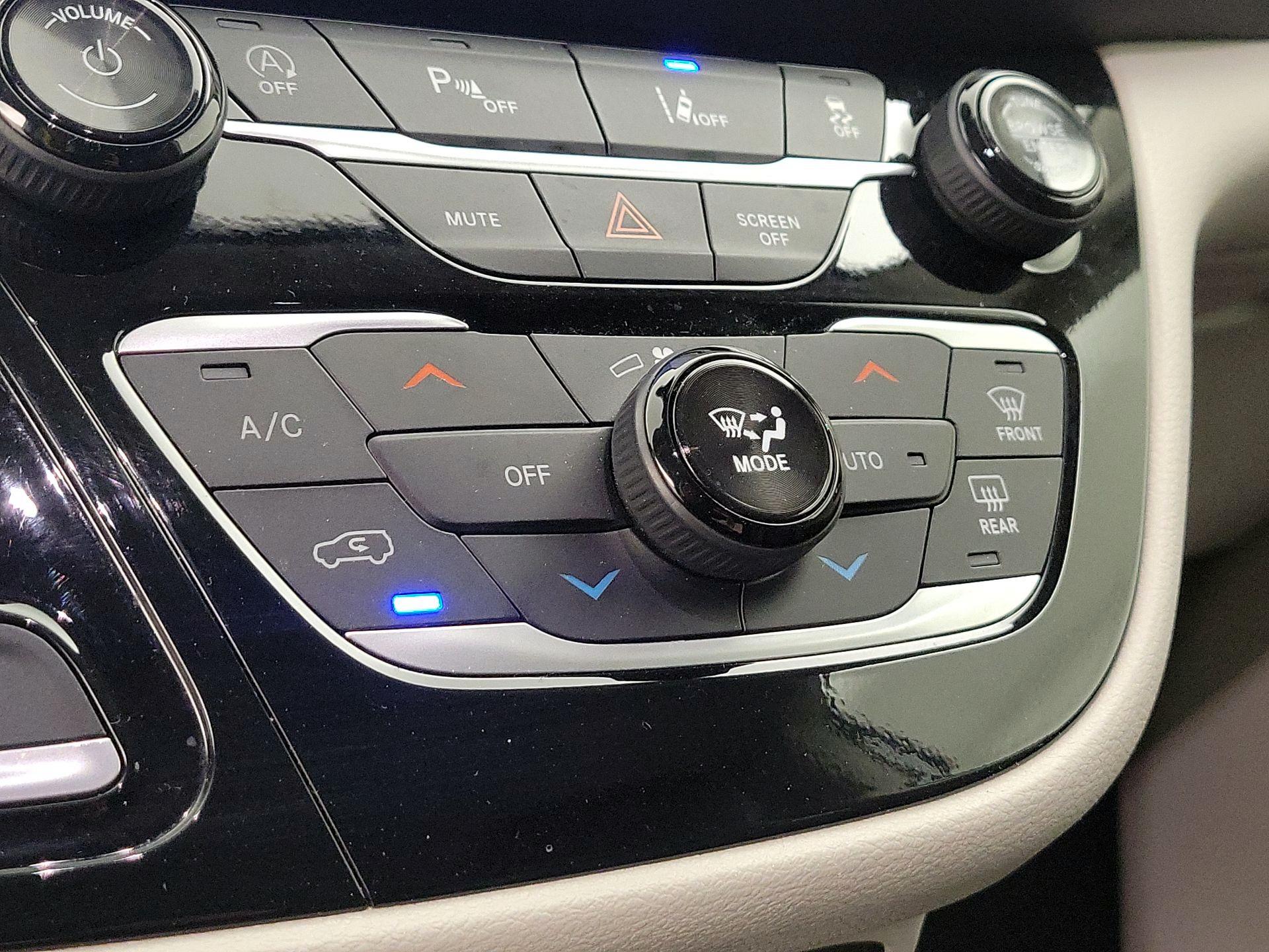 Thumbnail: 2024 Chrysler Pacifica - 16