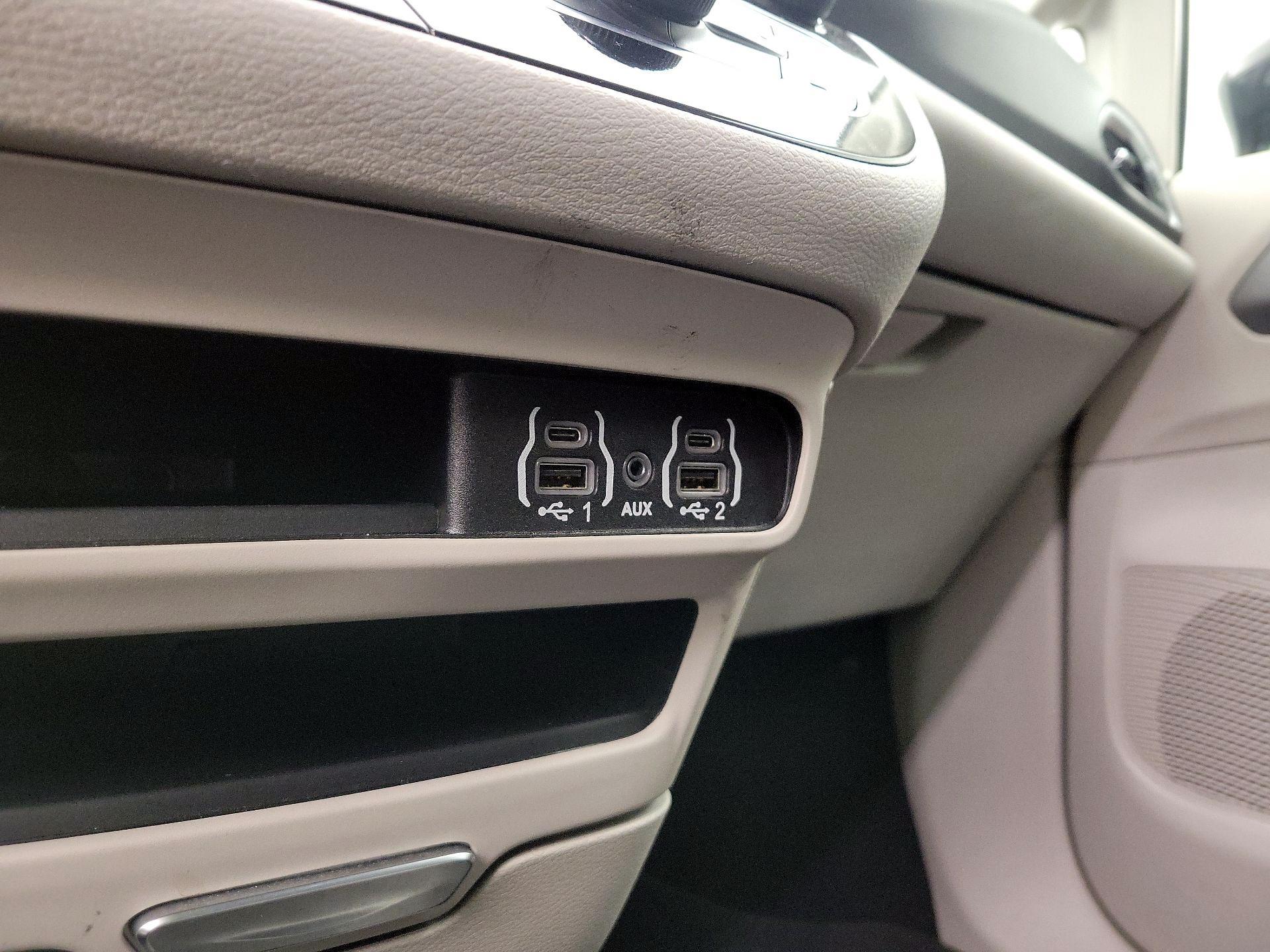 Thumbnail: 2024 Chrysler Pacifica - 18