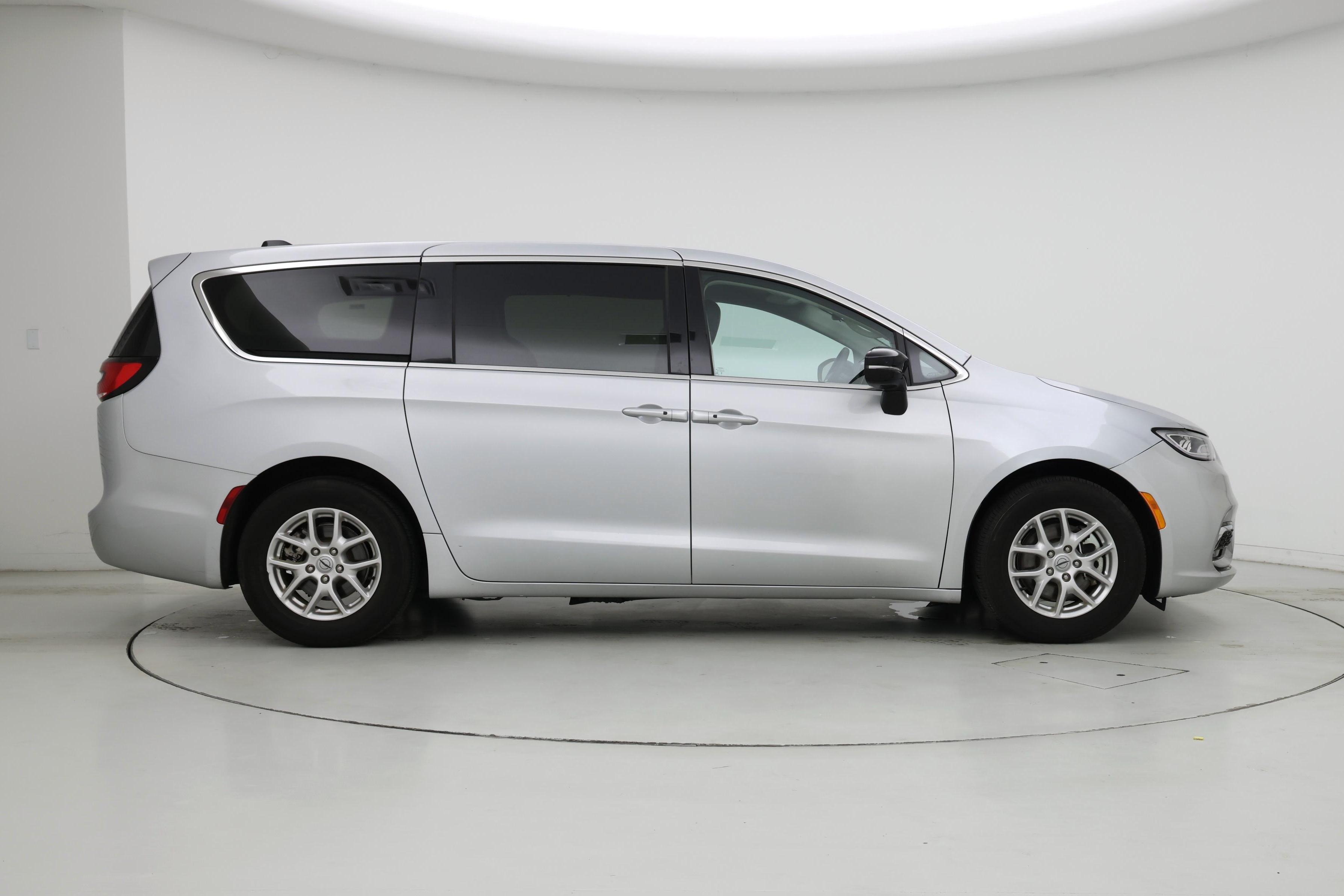 Thumbnail: 2024 Chrysler Pacifica - 7