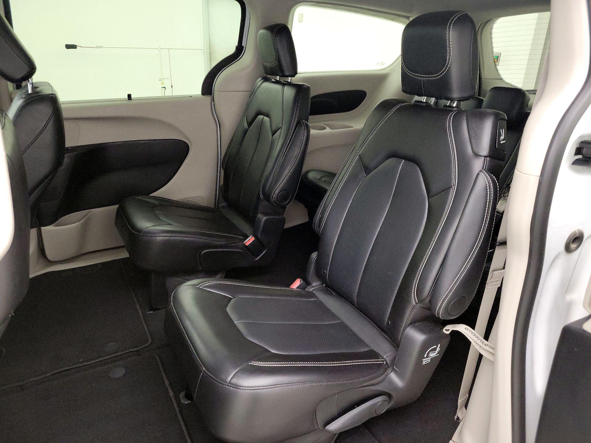 Thumbnail: 2024 Chrysler Pacifica - 19