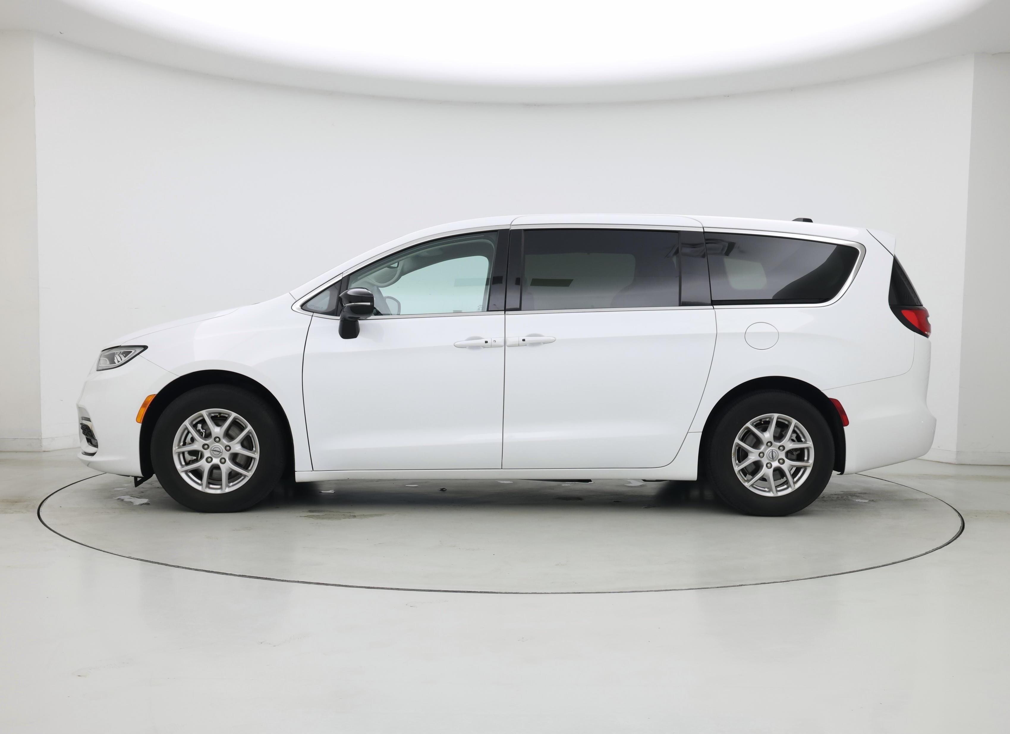 Thumbnail: 2024 Chrysler Pacifica - 3