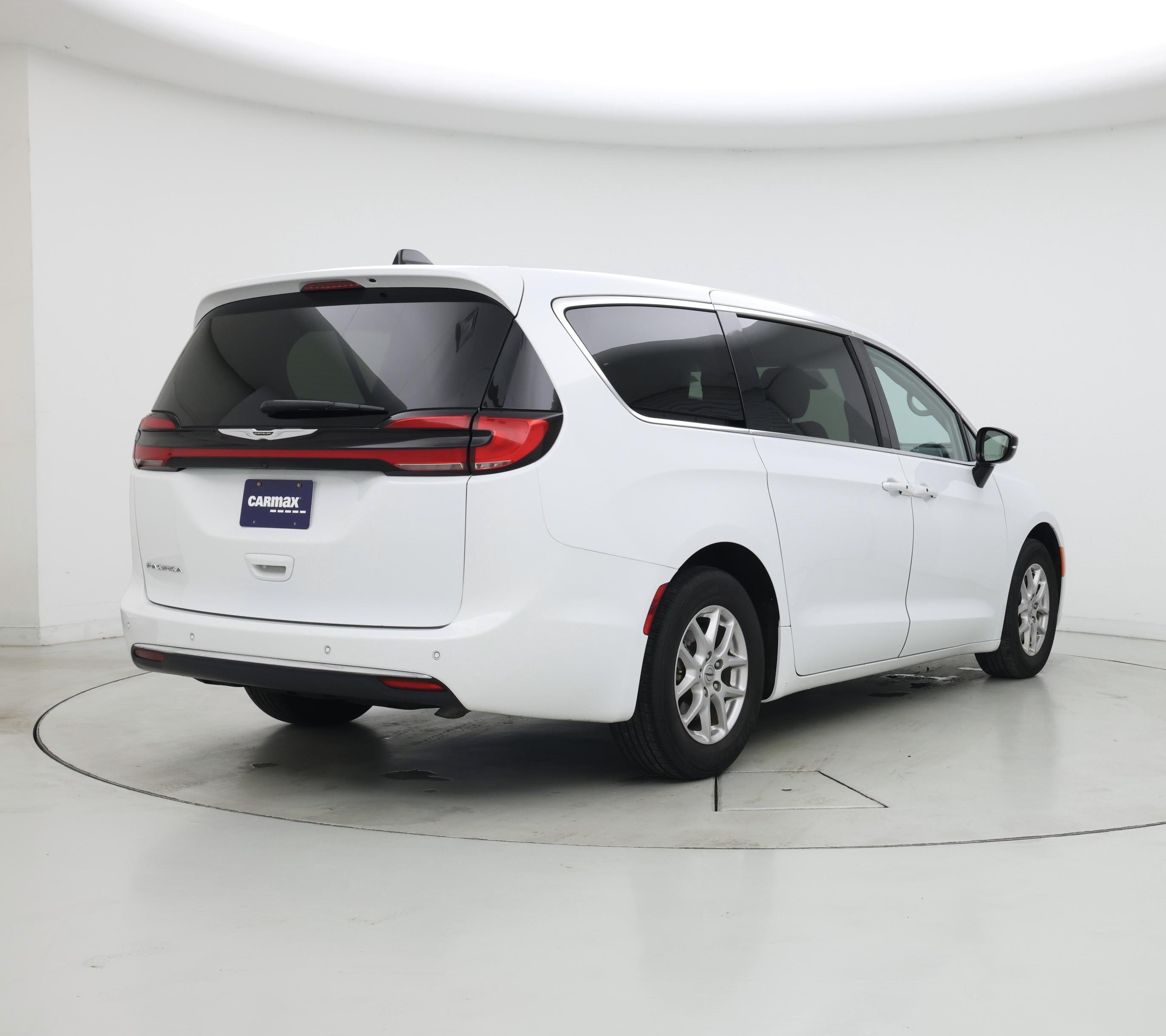 Thumbnail: 2024 Chrysler Pacifica - 8