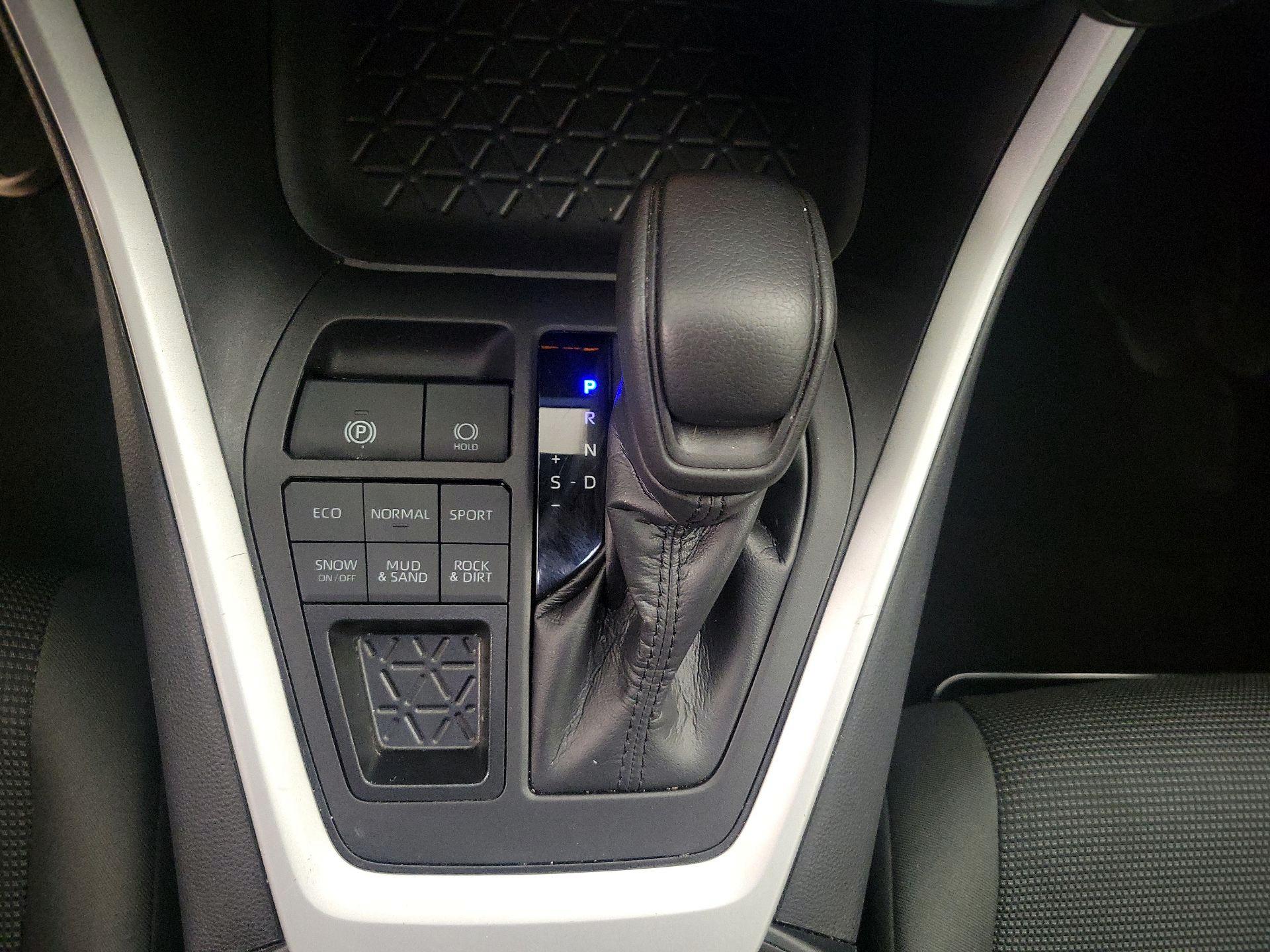 Thumbnail: 2024 Toyota RAV4 - 17