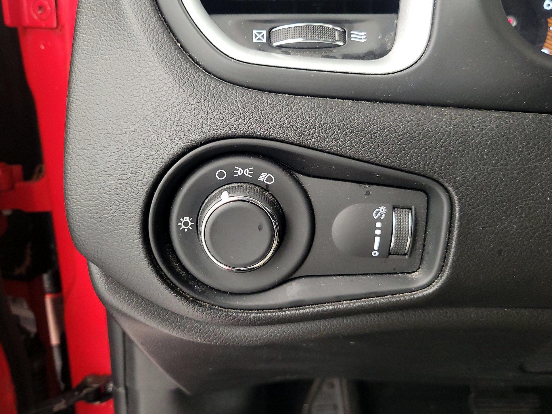 Thumbnail: 2020 Jeep Renegade - 13