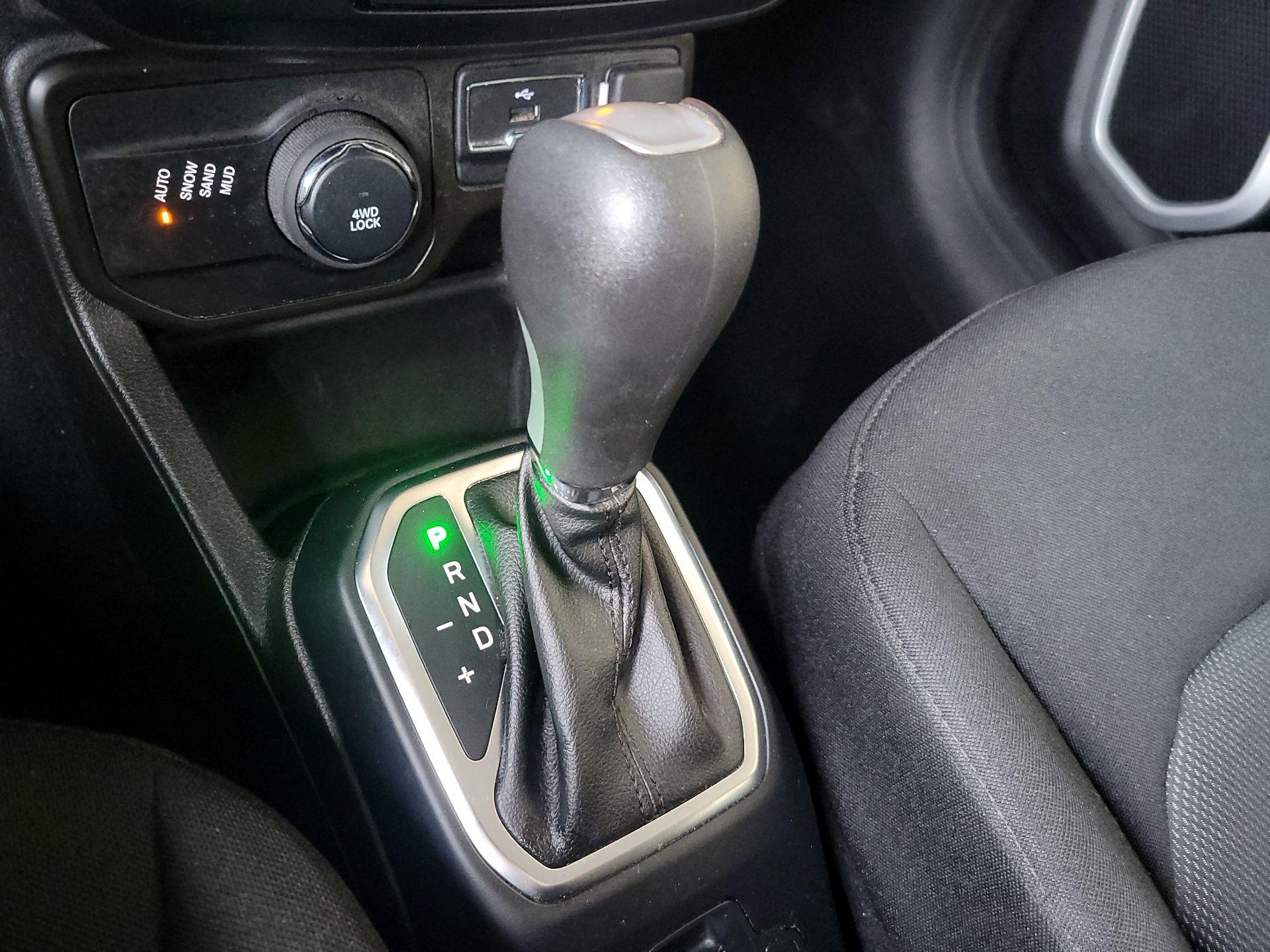 Thumbnail: 2020 Jeep Renegade - 17