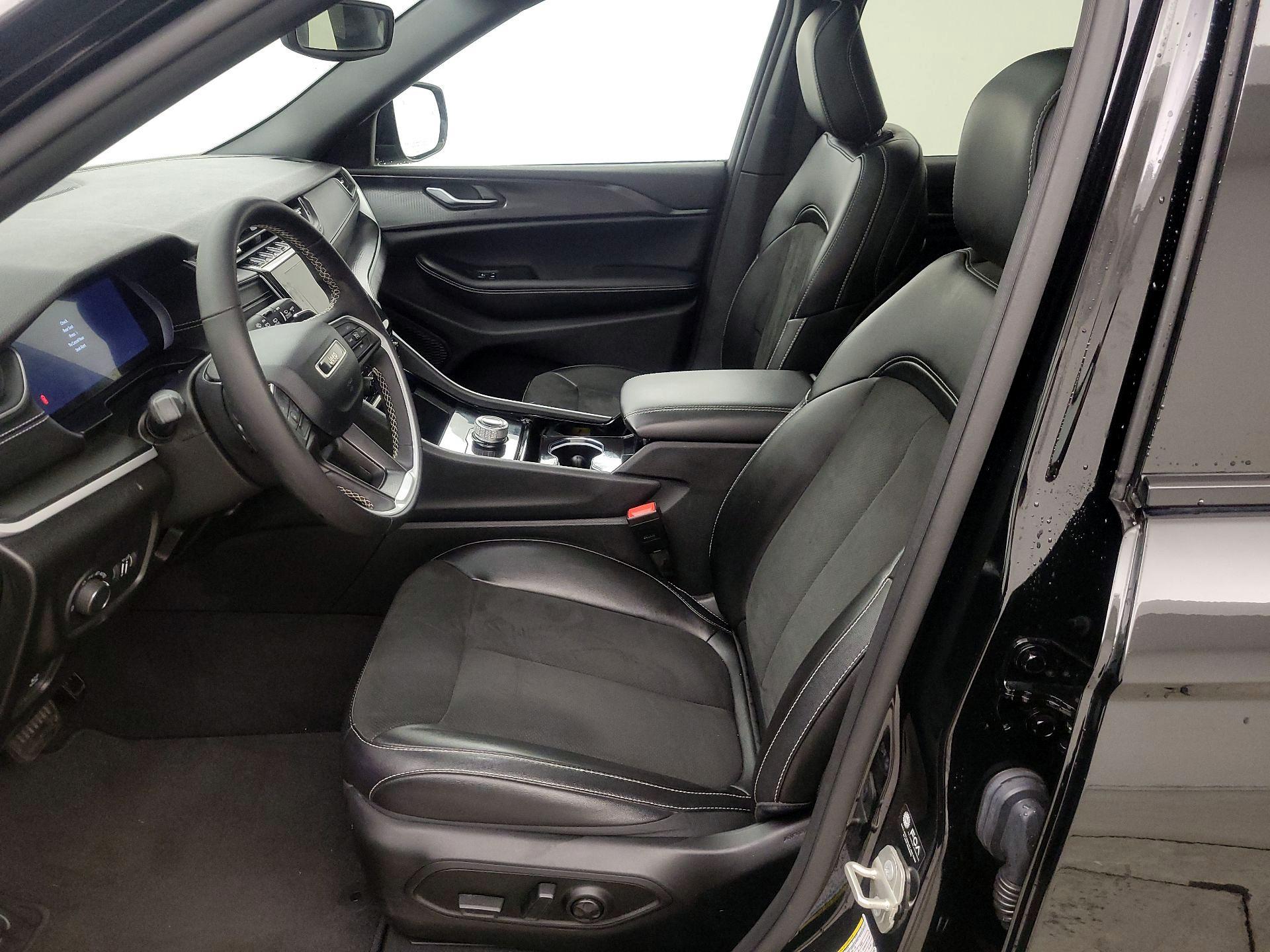 Thumbnail: 2023 Jeep Grand Cherokee - 11