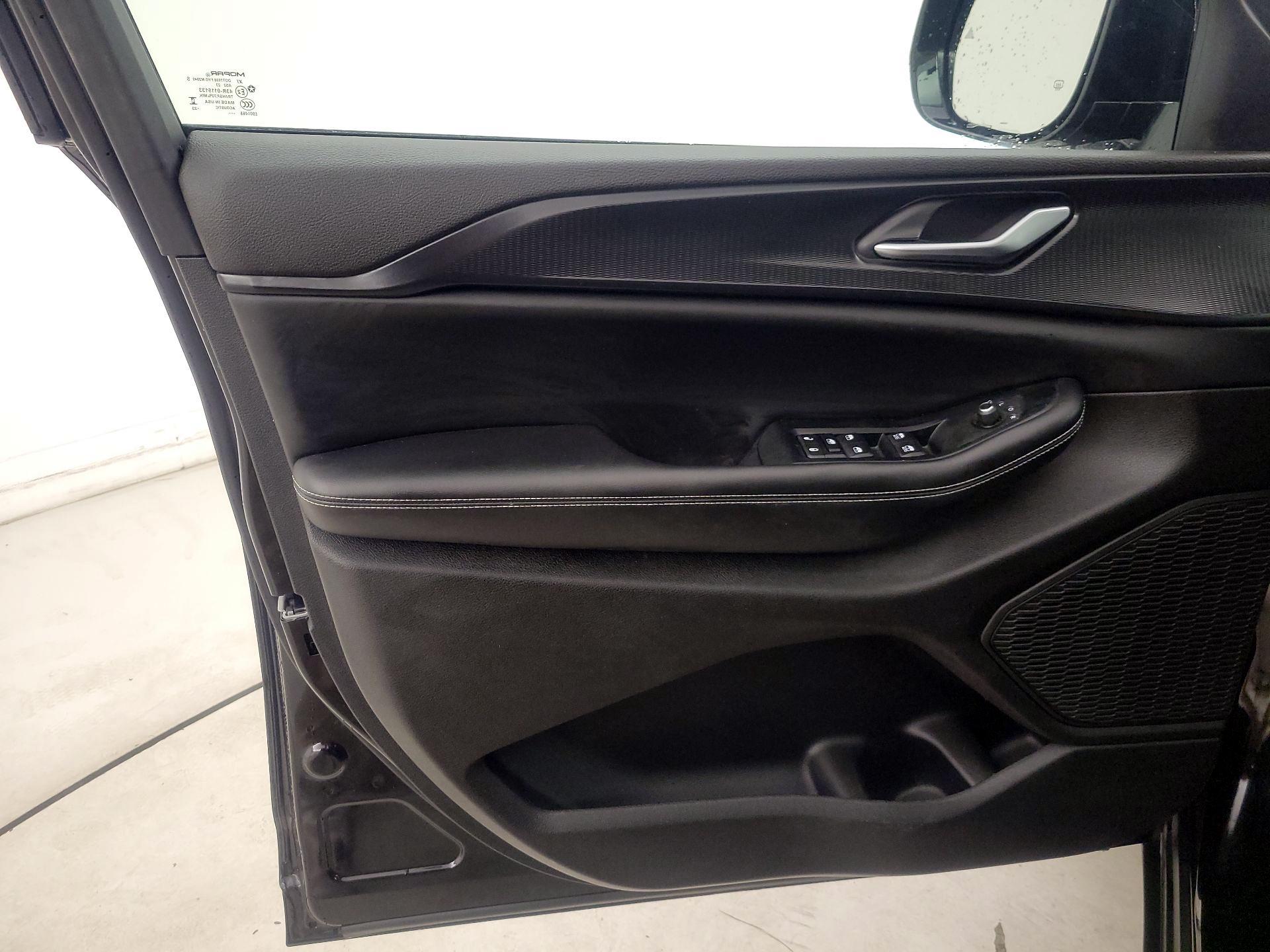 Thumbnail: 2023 Jeep Grand Cherokee - 12