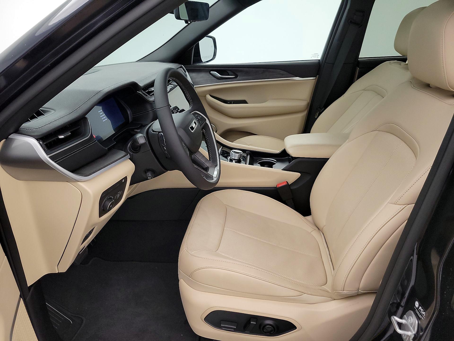 Thumbnail: 2024 Jeep Grand Cherokee - 11