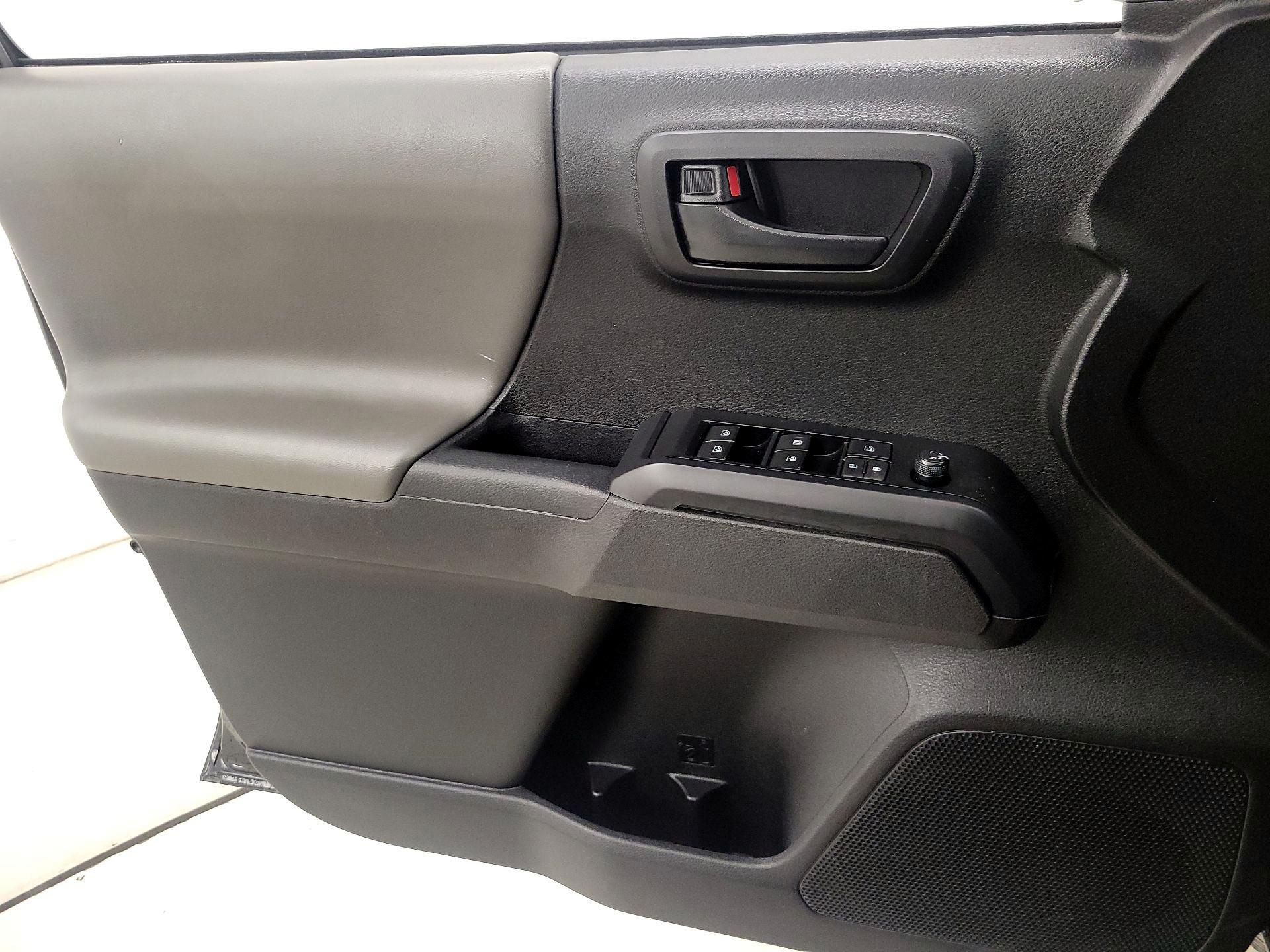 Thumbnail: 2022 Toyota Tacoma - 12