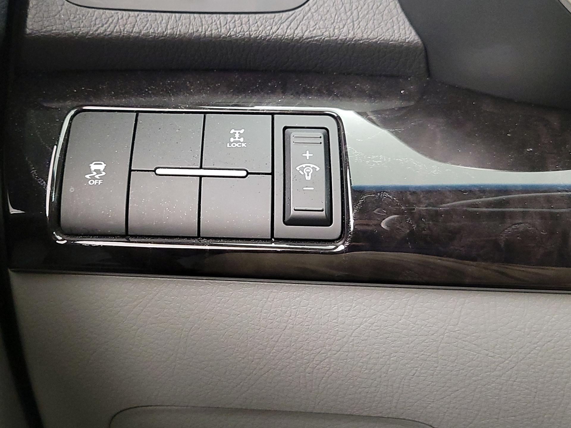 Thumbnail: 2015 Kia Sorento - 13