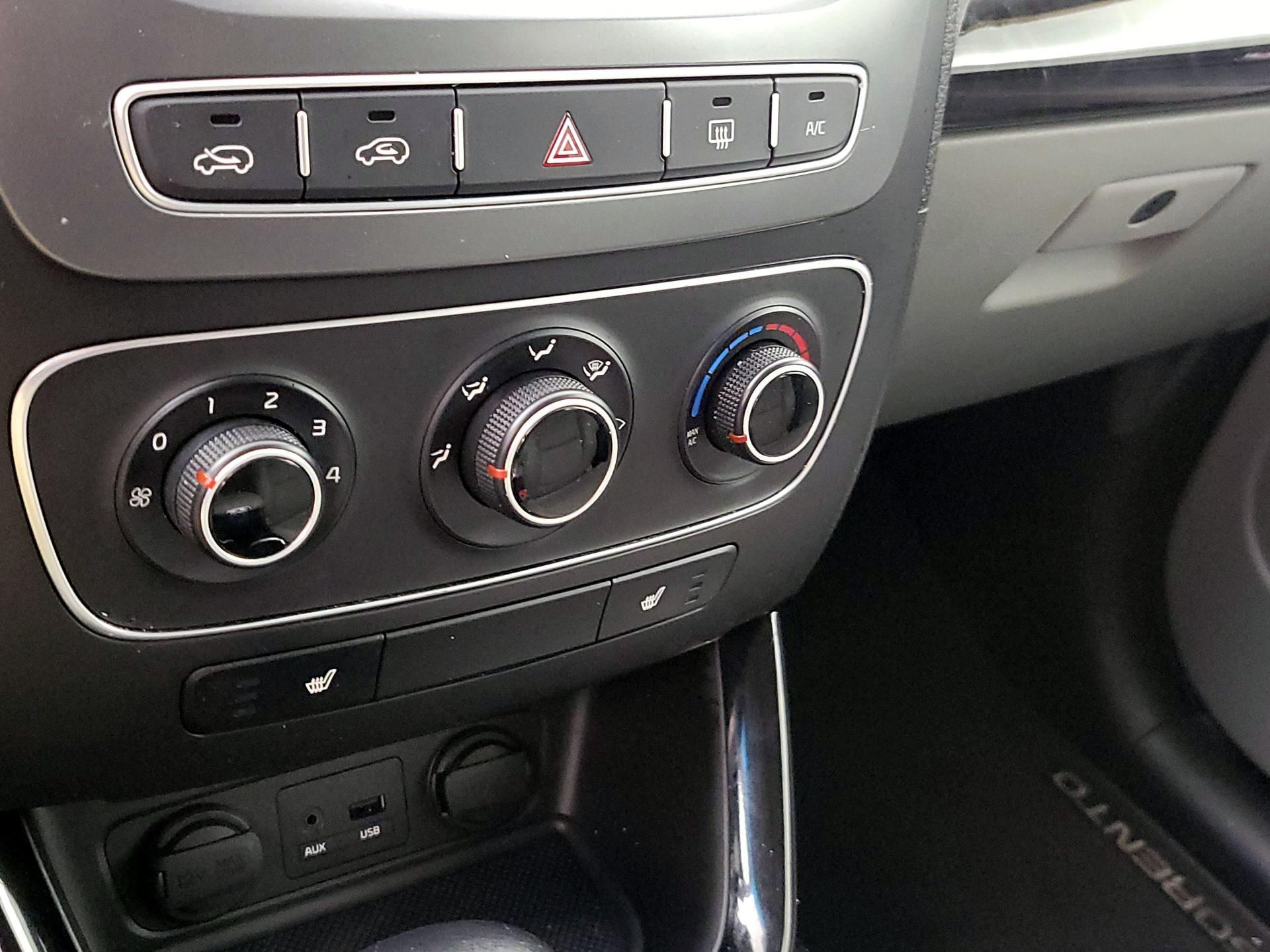 Thumbnail: 2015 Kia Sorento - 16