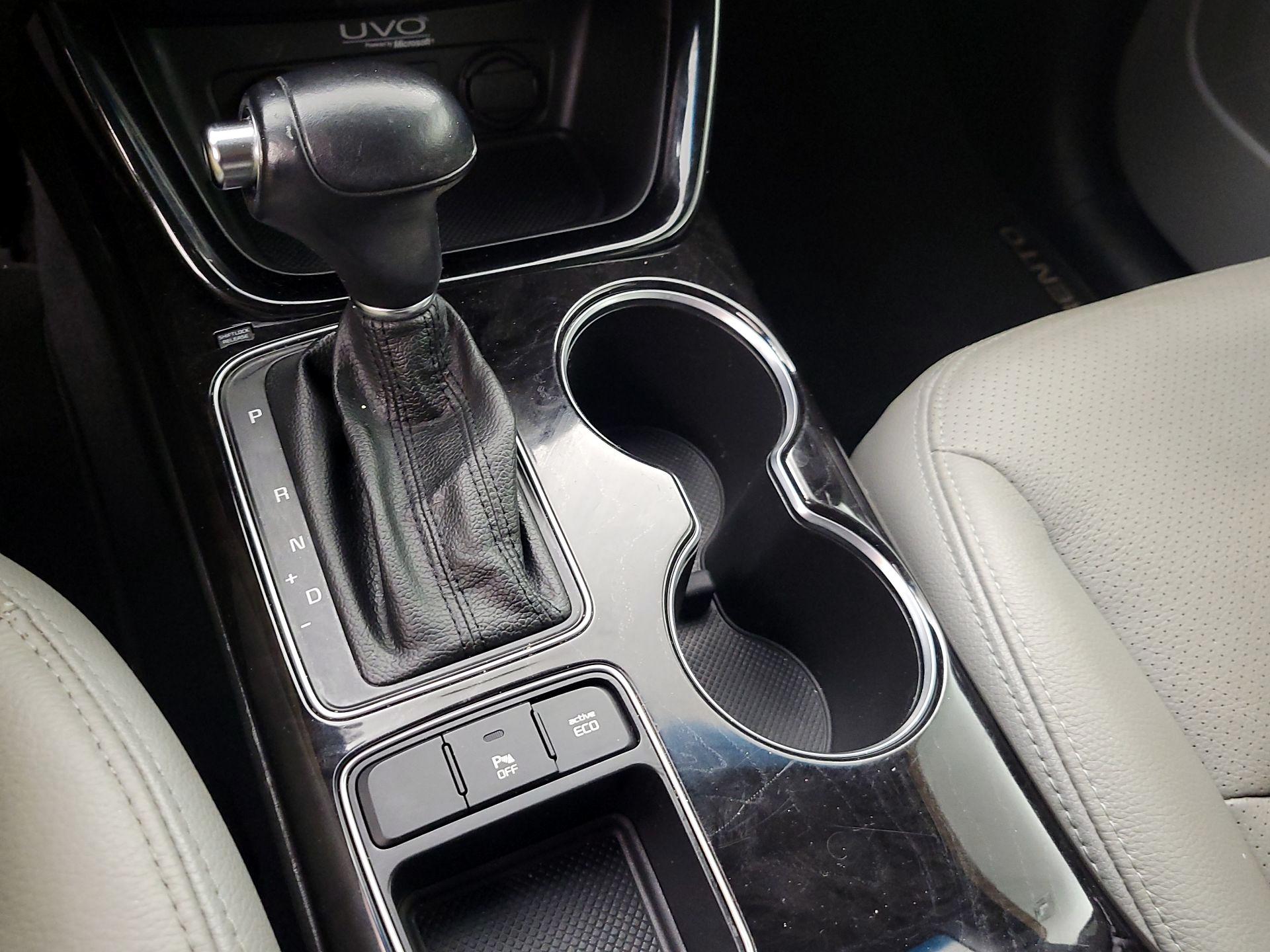 Thumbnail: 2015 Kia Sorento - 17