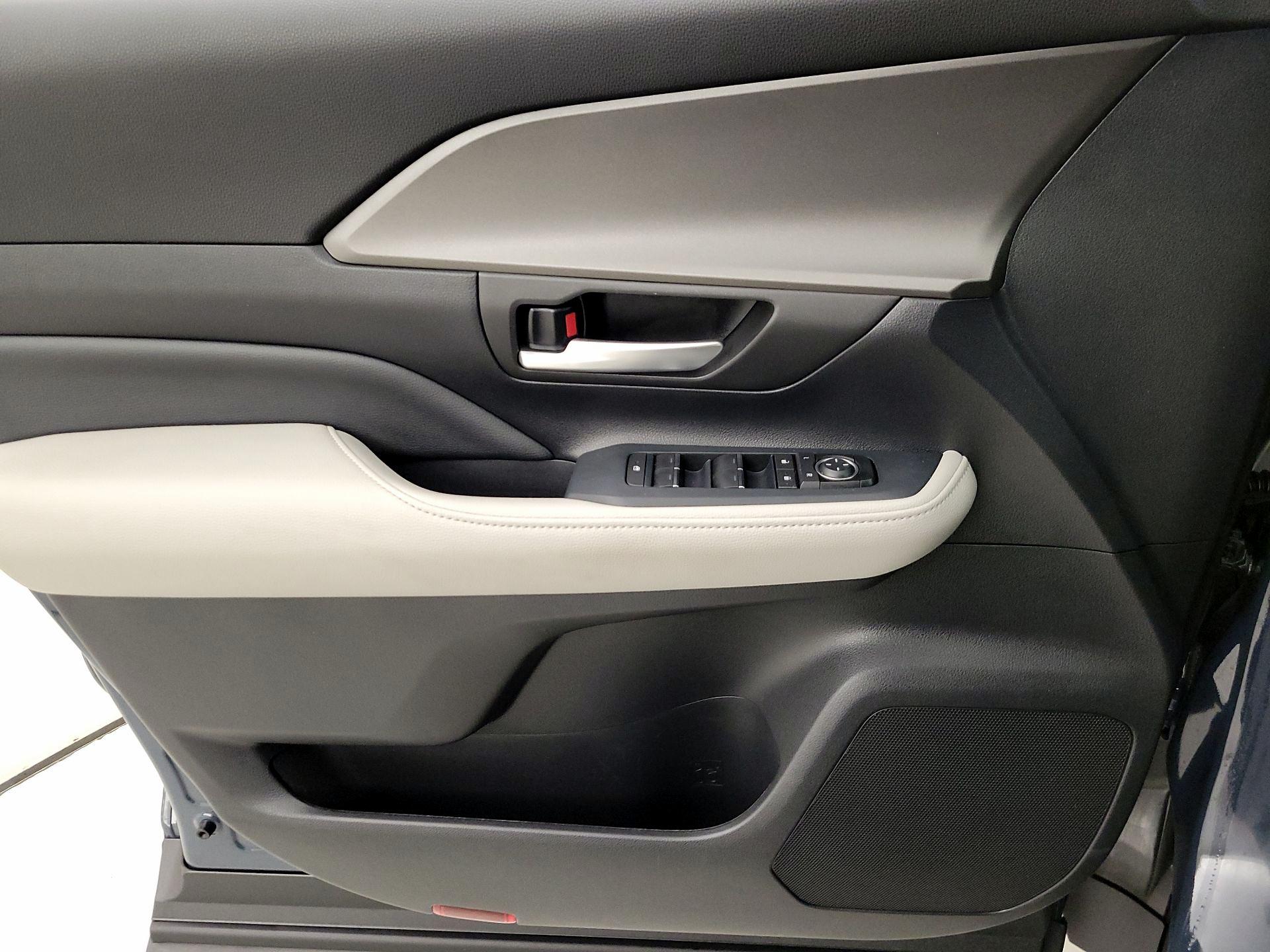 Thumbnail: 2025 Toyota Grand Highlander - 12