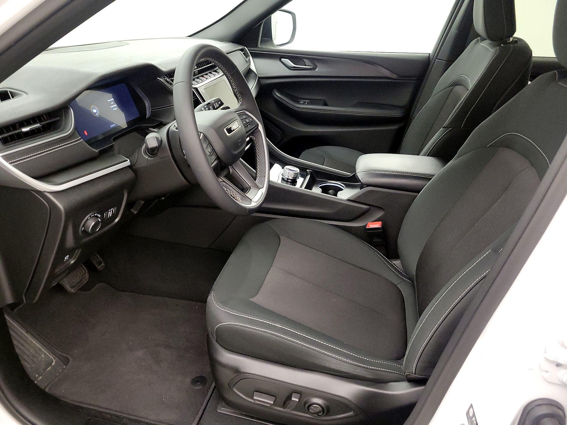 Thumbnail: 2024 Jeep Grand Cherokee - 11