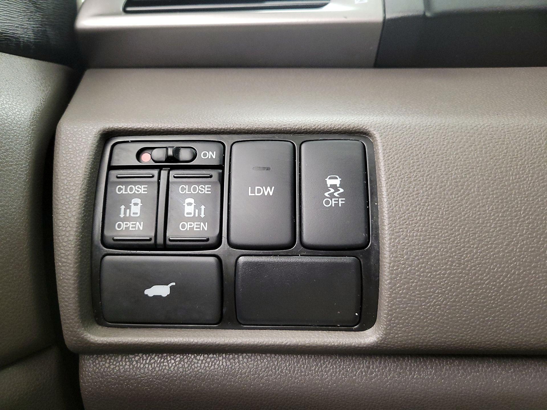 Thumbnail: 2016 Honda Odyssey - 13