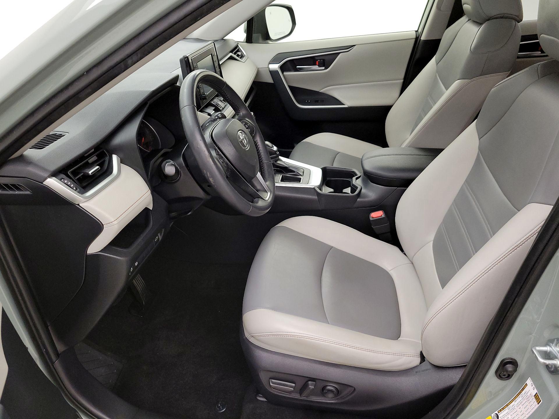 Thumbnail: 2019 Toyota RAV4 - 11