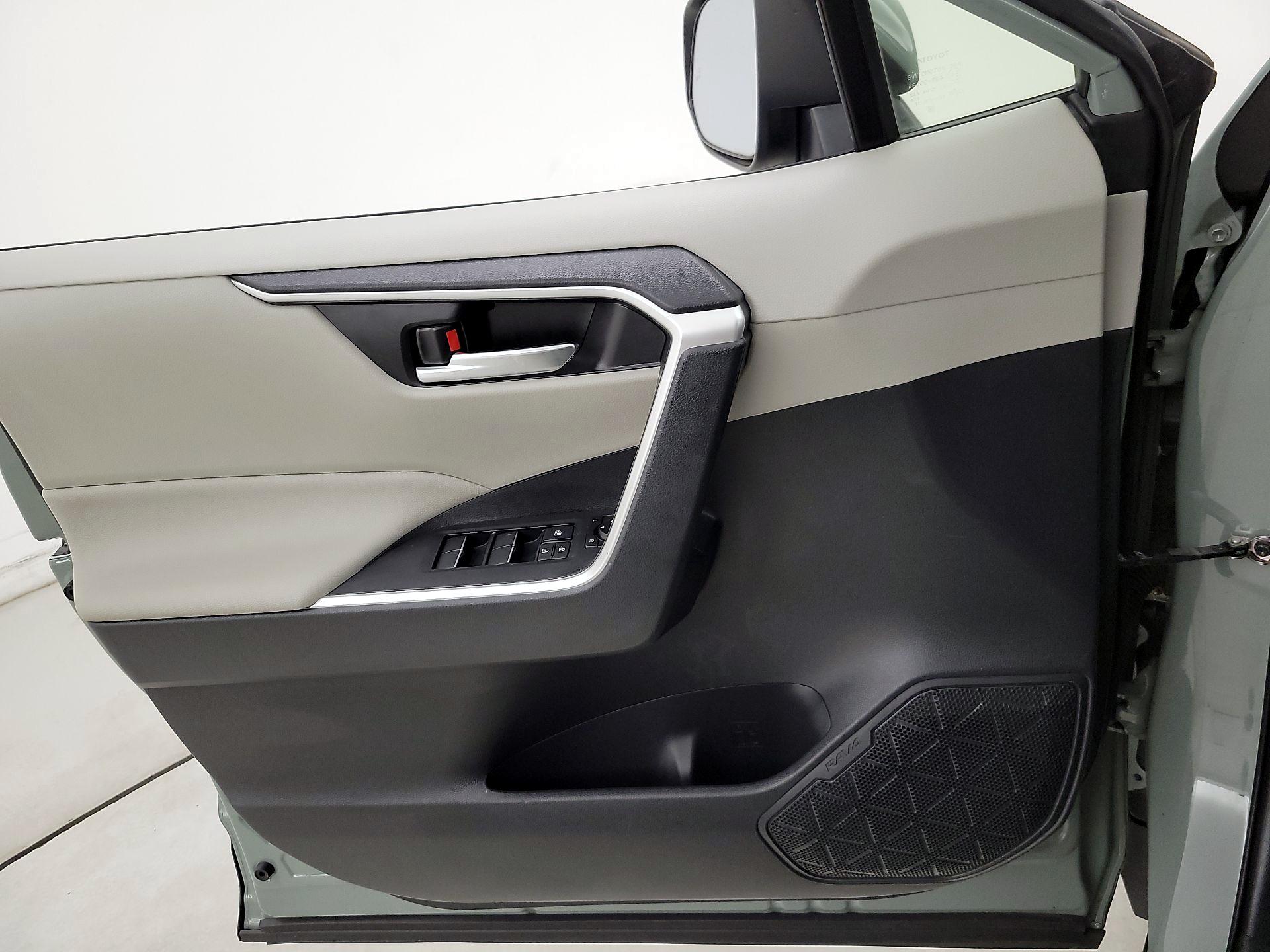 Thumbnail: 2019 Toyota RAV4 - 12