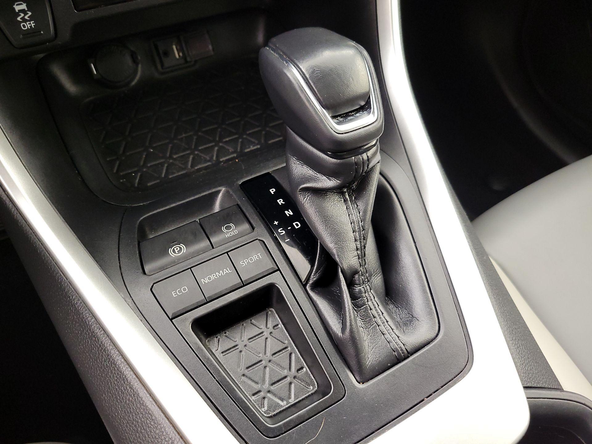 Thumbnail: 2019 Toyota RAV4 - 18