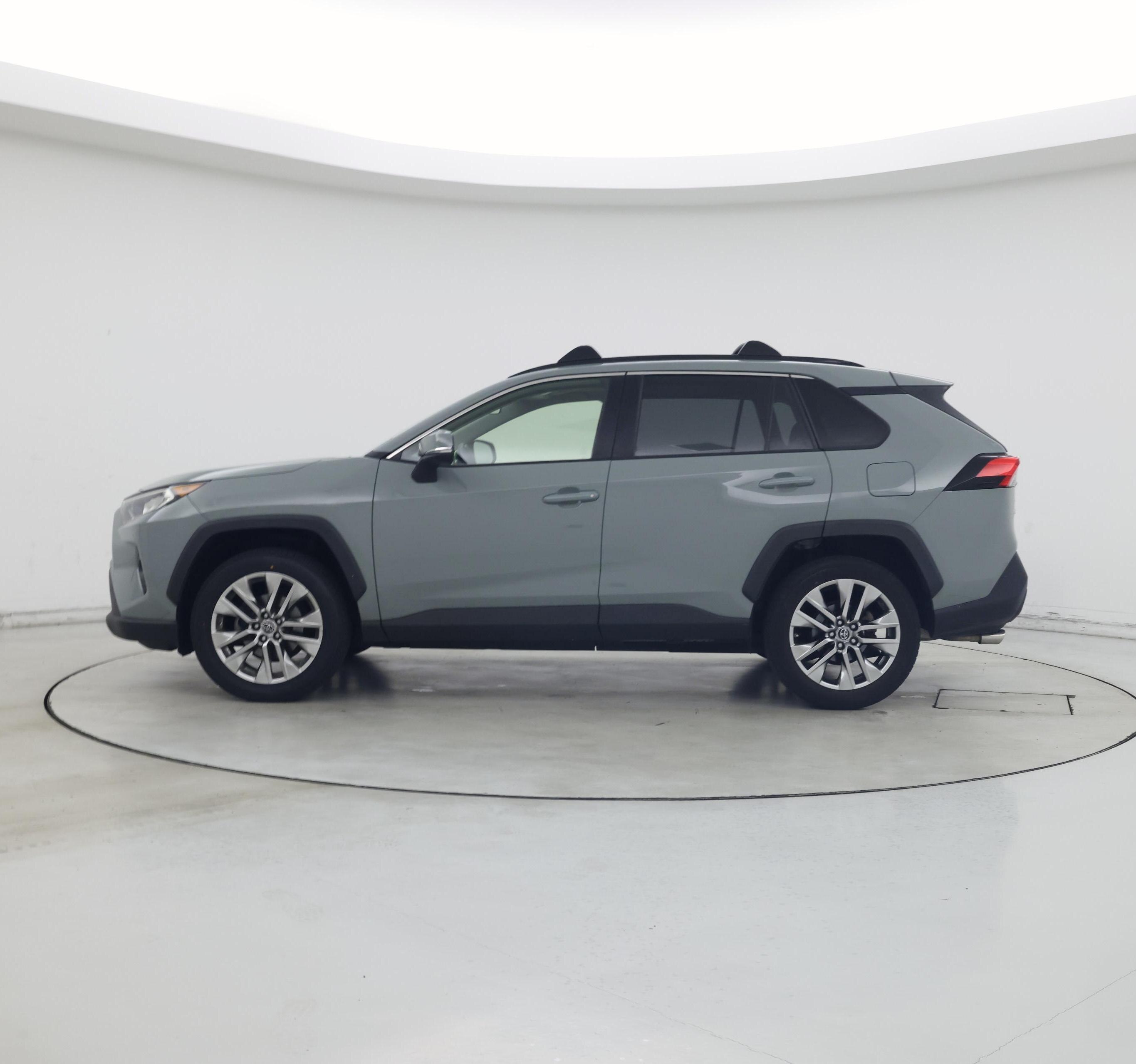 Thumbnail: 2019 Toyota RAV4 - 3
