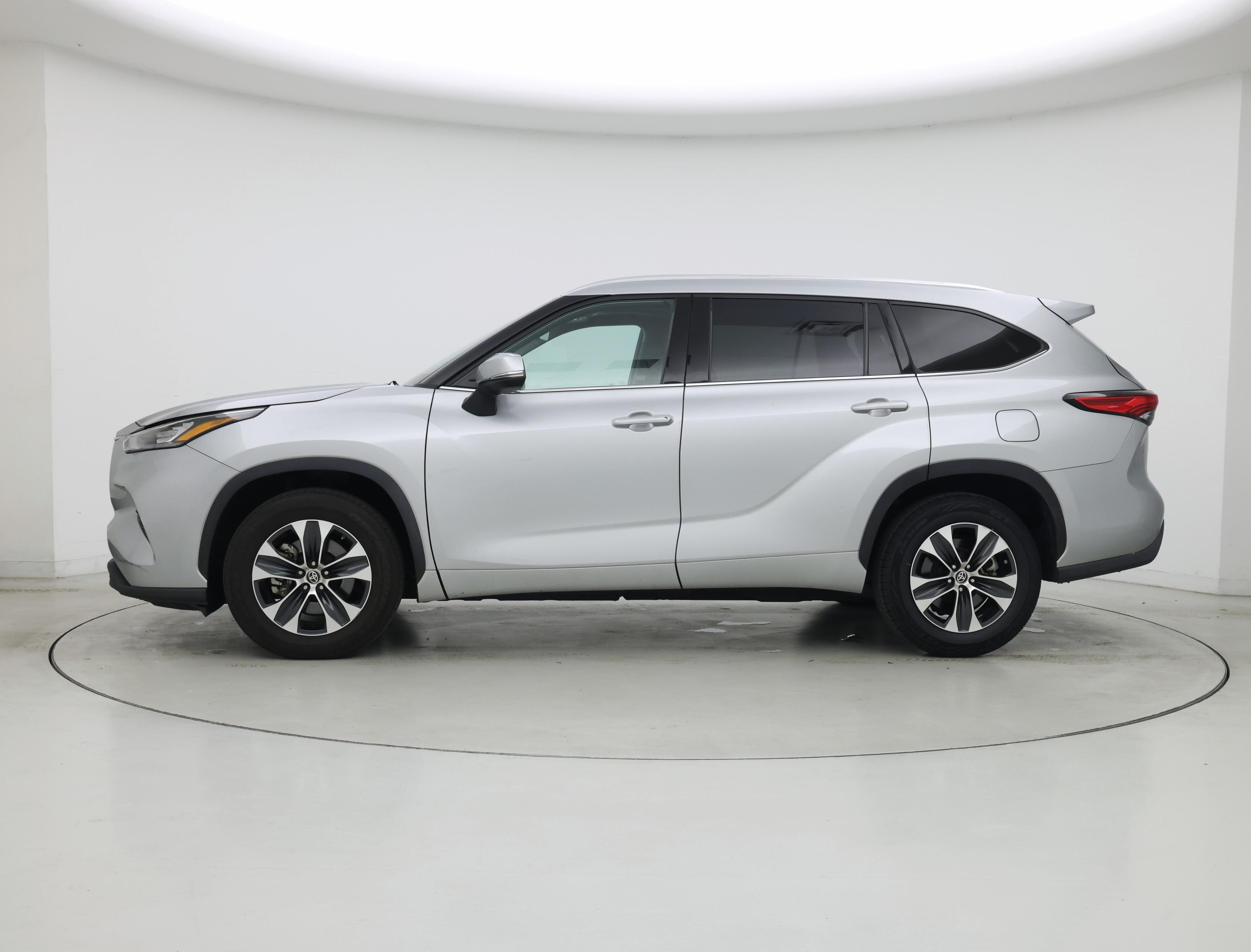 Thumbnail: 2020 Toyota Highlander - 3