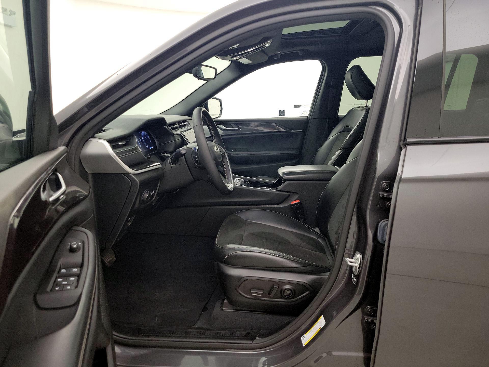 Thumbnail: 2023 Jeep Grand Cherokee L - 11