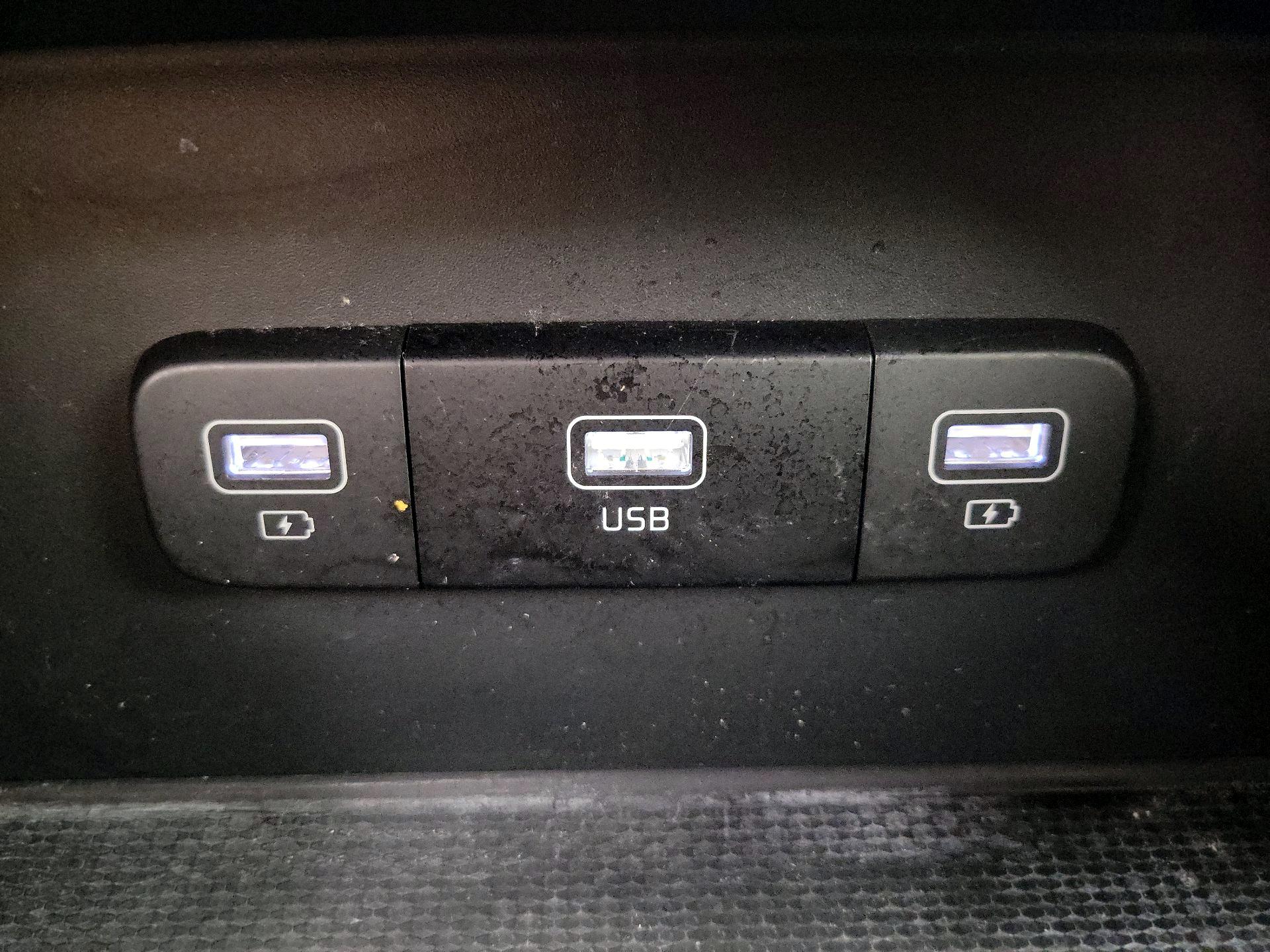 Thumbnail: 2024 Kia Carnival - 18