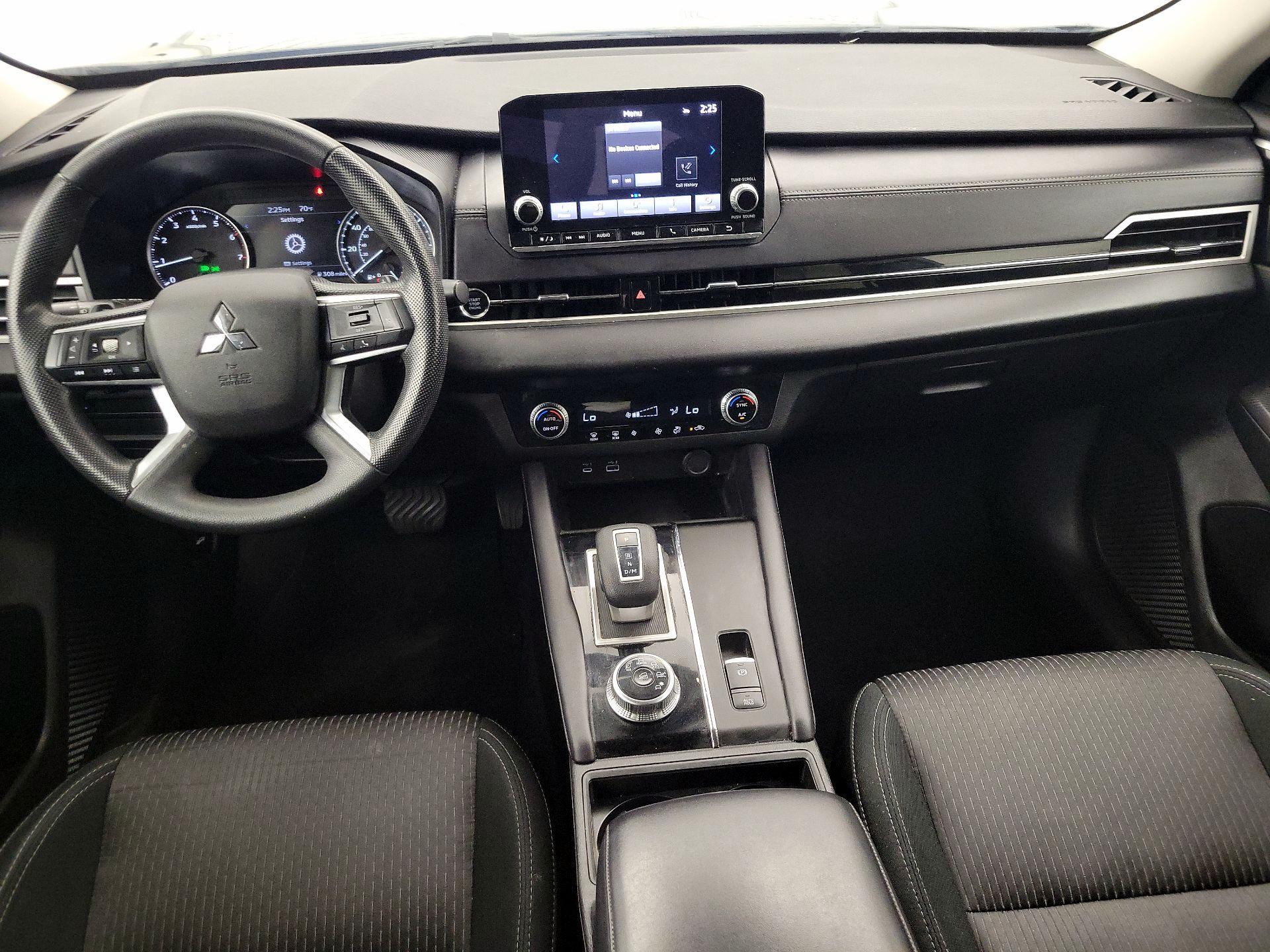 Thumbnail: 2024 Mitsubishi Outlander - 9