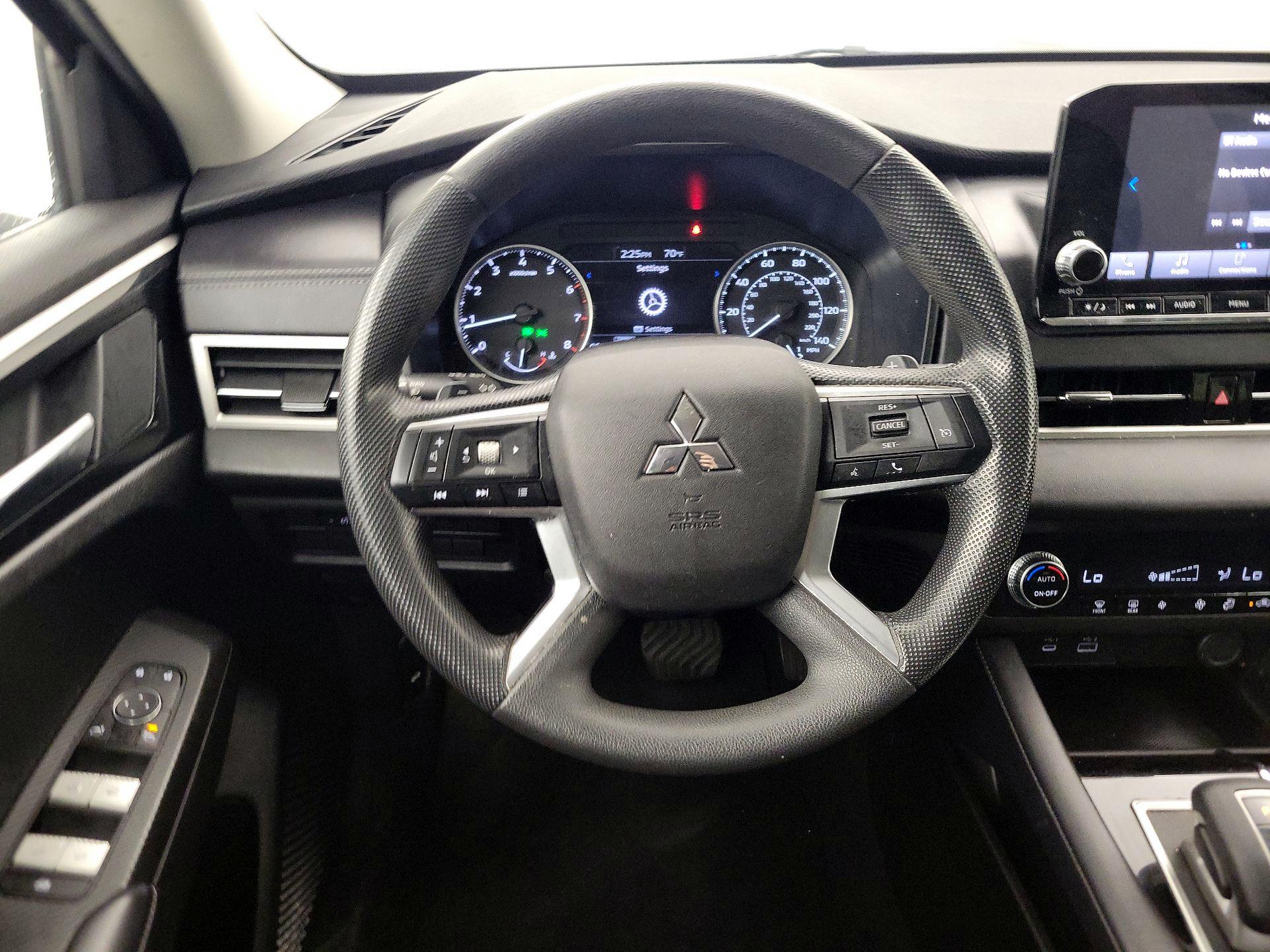 Thumbnail: 2024 Mitsubishi Outlander - 10