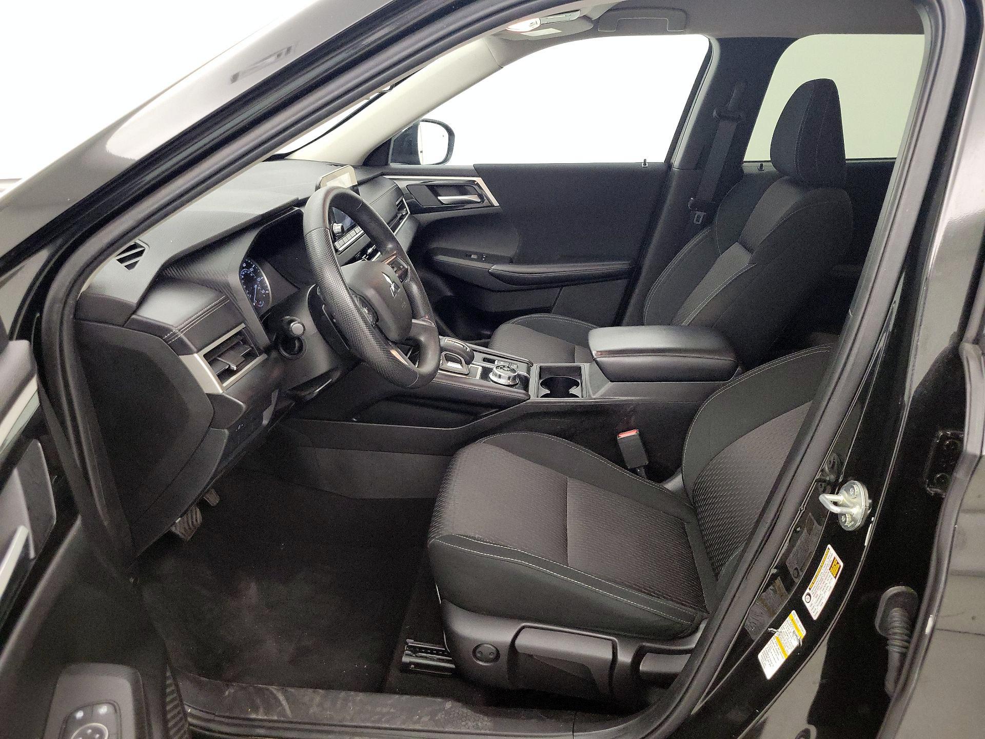 Thumbnail: 2024 Mitsubishi Outlander - 11
