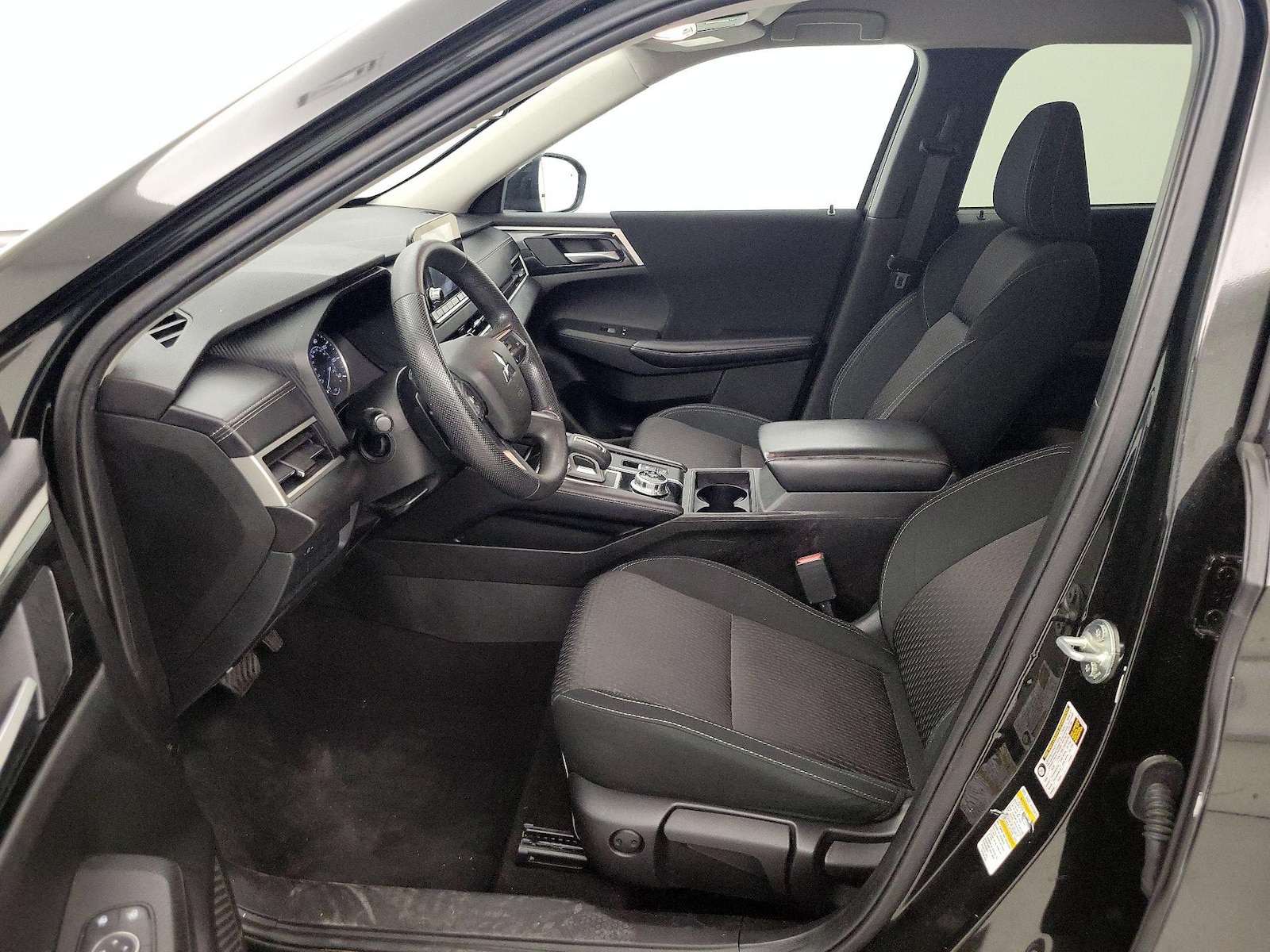 2024 Mitsubishi Outlander ES - Photo 12
